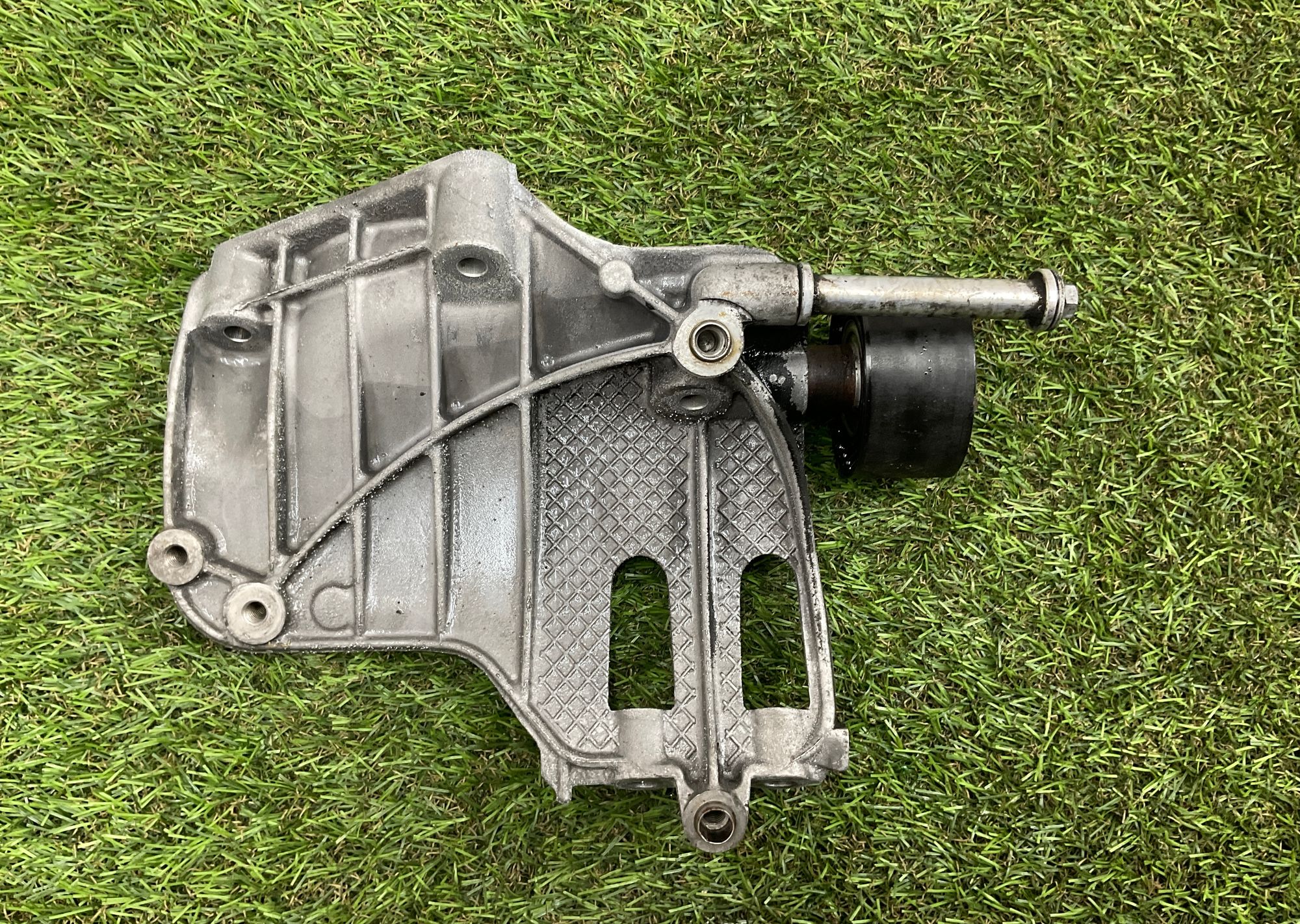 Кронштейн компрессора кондиционера BMW X5, F15, 1000 рублей, Москва