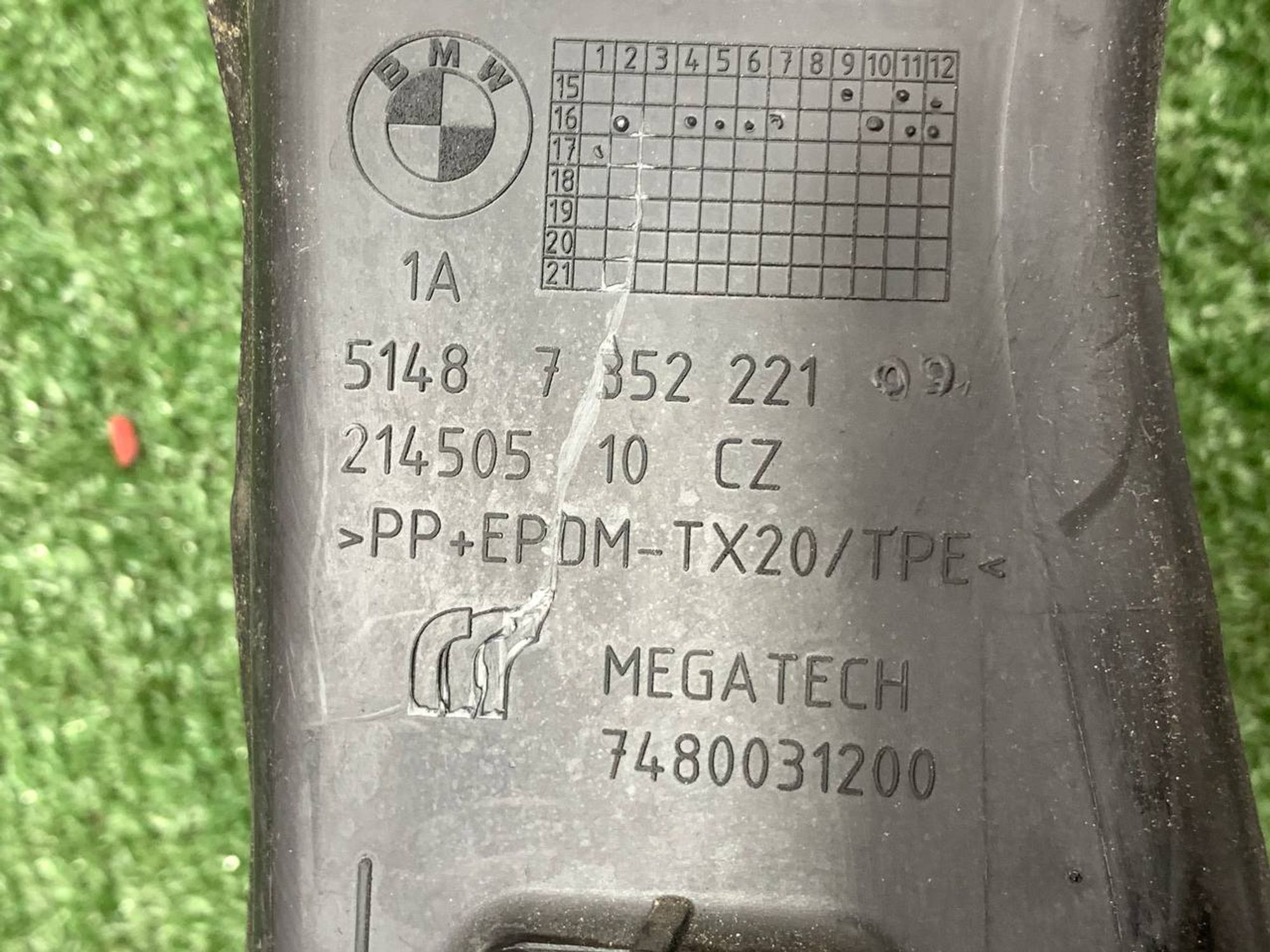 https://ycs.partsauto.market/partsauto-images/thmbs/userImages/h353NjtZg3VDP19b5HMt7LlpbQ93/part/9e738940-6d1d-4c96-bd96-c5e646593293_1730385411979.jpg