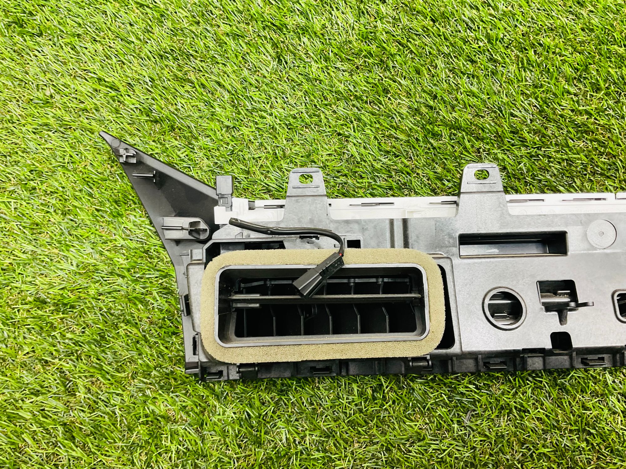 https://ycs.partsauto.market/partsauto-images/thmbs/userImages/h353NjtZg3VDP19b5HMt7LlpbQ93/part/9f4815d0-6510-47a1-a9e2-c2b84b21550e_1785851139192.jpg