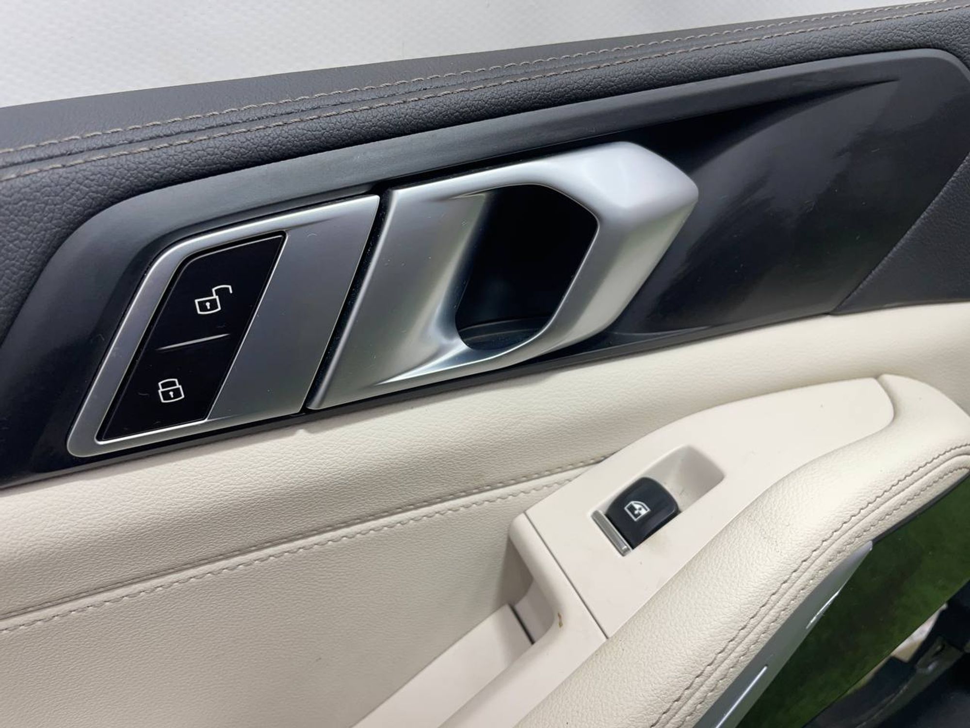 https://ycs.partsauto.market/partsauto-images/thmbs/userImages/h353NjtZg3VDP19b5HMt7LlpbQ93/part/9fb61c51-651c-420e-9931-eda4fe337aae_1710842842896.jpg