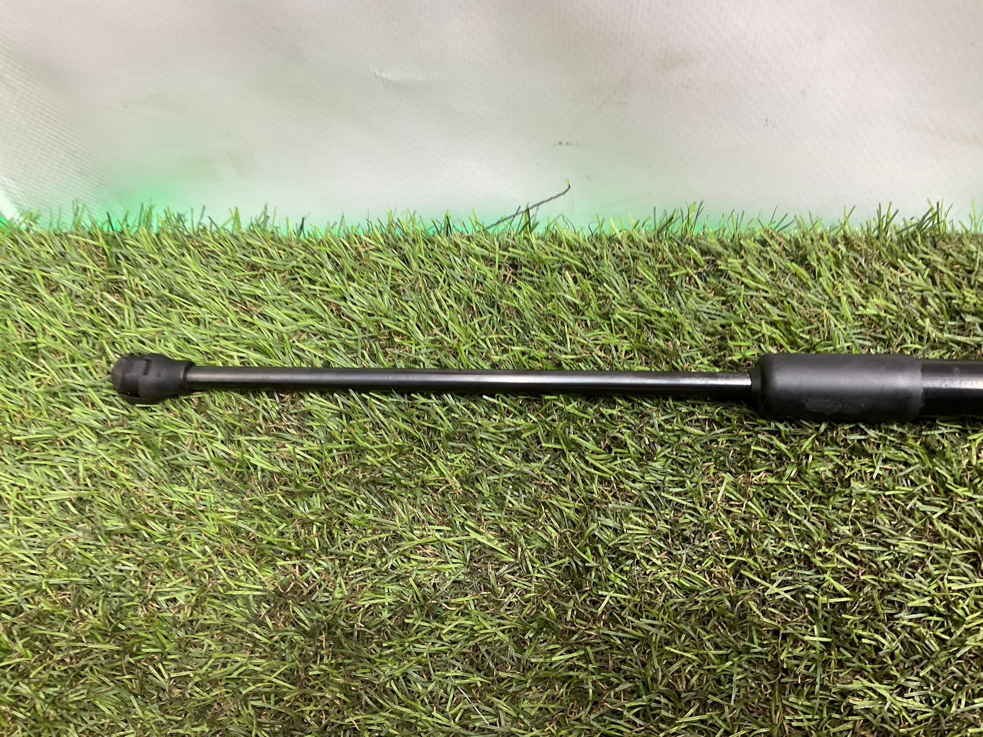 Амортизаторы капота Toyota Land Cruiser 300 (2021—2023) 2022, 5000 рублей, Москва