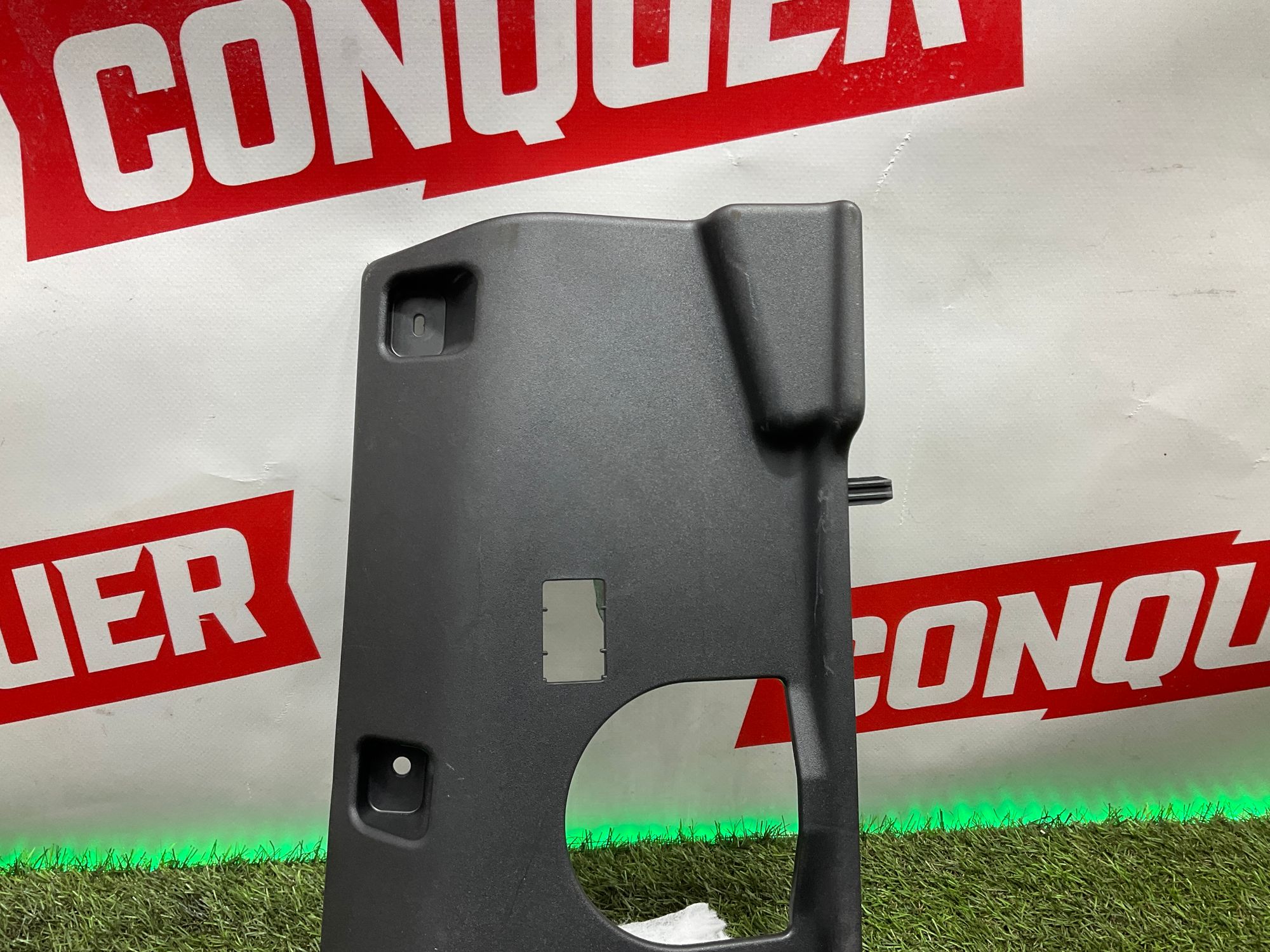 Накладка передней панели правая Land Rover Defender II L663 2022, 3500 рублей, Москва