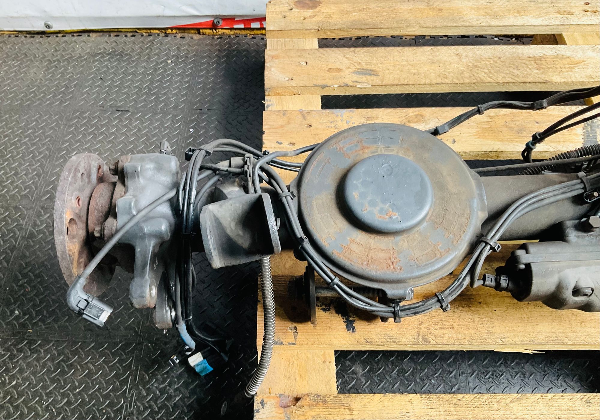 https://ycs.partsauto.market/partsauto-images/thmbs/userImages/h353NjtZg3VDP19b5HMt7LlpbQ93/part/a096193c-c792-4436-93d4-7e8407e2f0e9_1789459810168.jpg