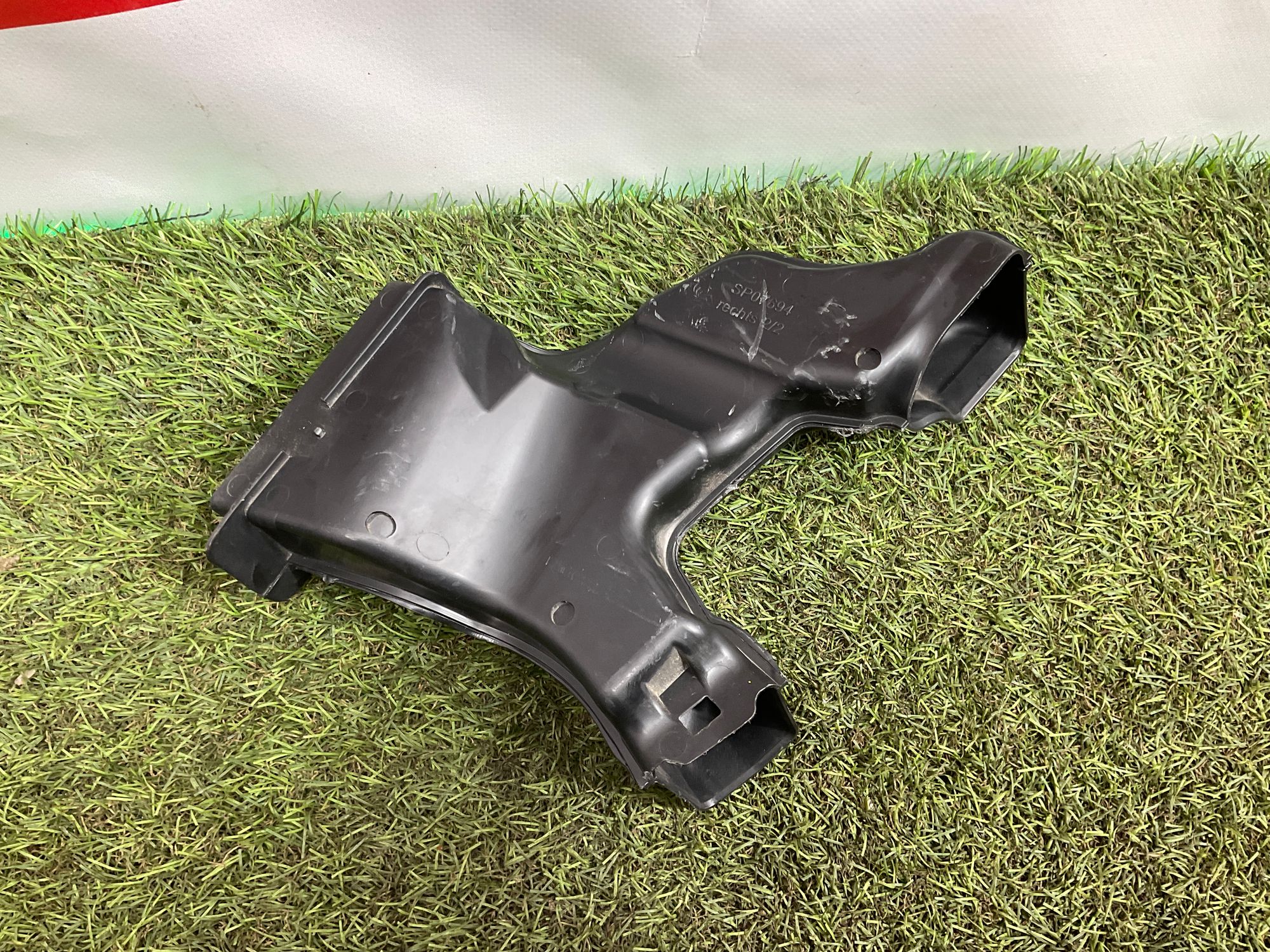 Водосток капота правый BMW M8, F91/F92/F93 2019, 1000 рублей, Москва