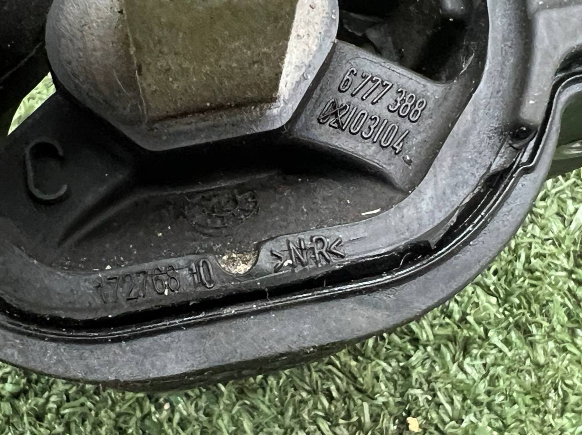 https://ycs.partsauto.market/partsauto-images/thmbs/userImages/h353NjtZg3VDP19b5HMt7LlpbQ93/part/a243e0bb-34ce-43e3-9b6a-3a7b96f1d6a2_1731057348906.jpg