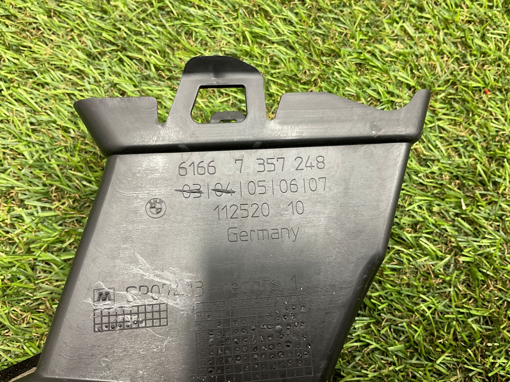 Водосток капота правый BMW 5 серия, G30/G31 рестайлинг, 1000 рублей, Москва