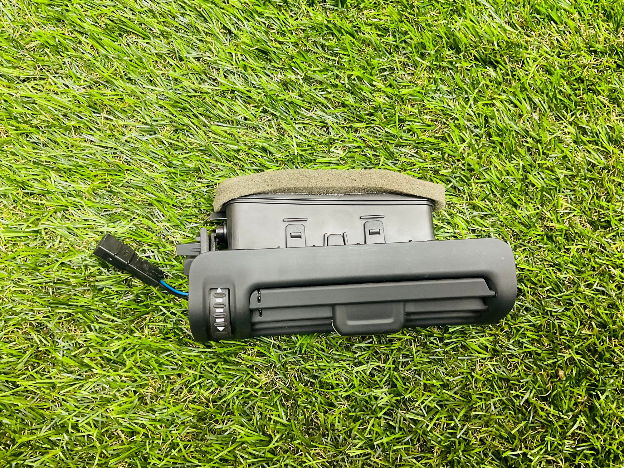https://ycs.partsauto.market/partsauto-images/thmbs/userImages/h353NjtZg3VDP19b5HMt7LlpbQ93/part/a31bfe3e-b49f-4f29-9a54-d1d16d3dcd47_1785574747685.jpg