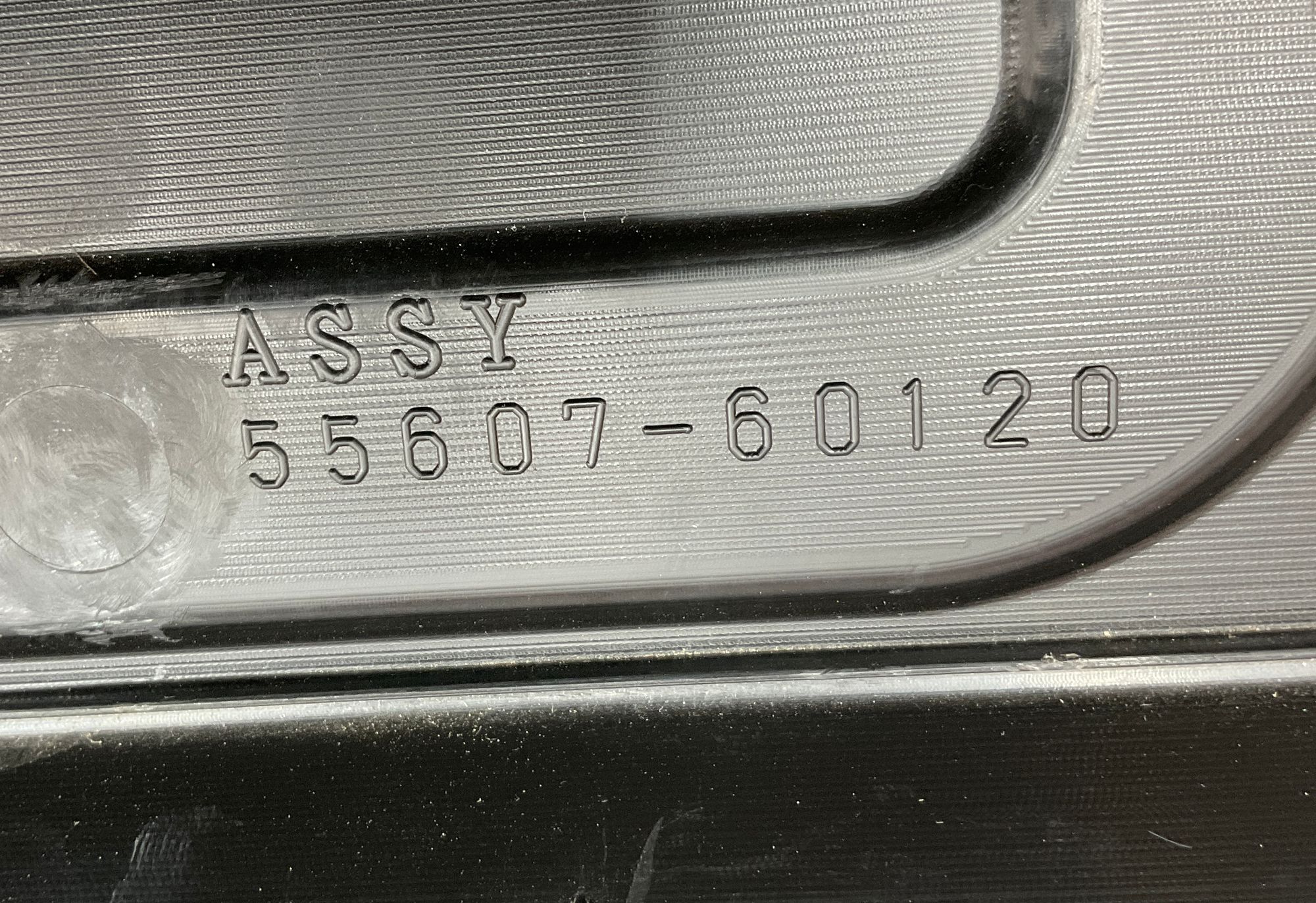 Накладка передней панели нижняя Toyota Land Cruiser 200 рестайлинг 2 (2015—2023) 2017, 1000 рублей, Москва