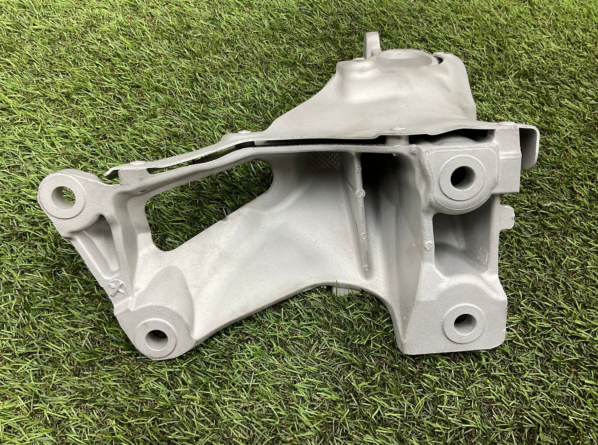 Кронштейн двигателя правый BMW X5, E70 рестайлинг N55, 2000 рублей, Москва