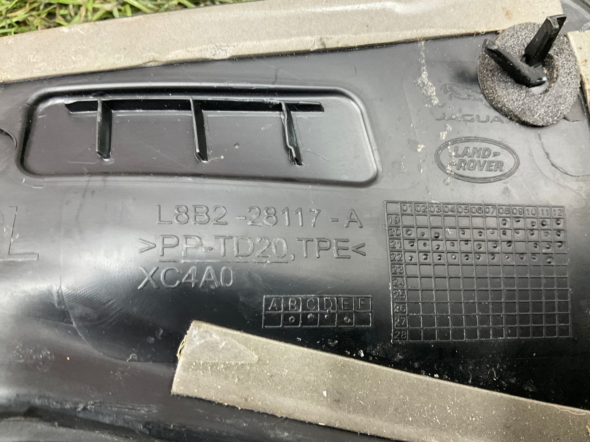 Накладка стойки кузова центральная левая Land Rover Defender L663 II 2022, 6000 рублей, Москва