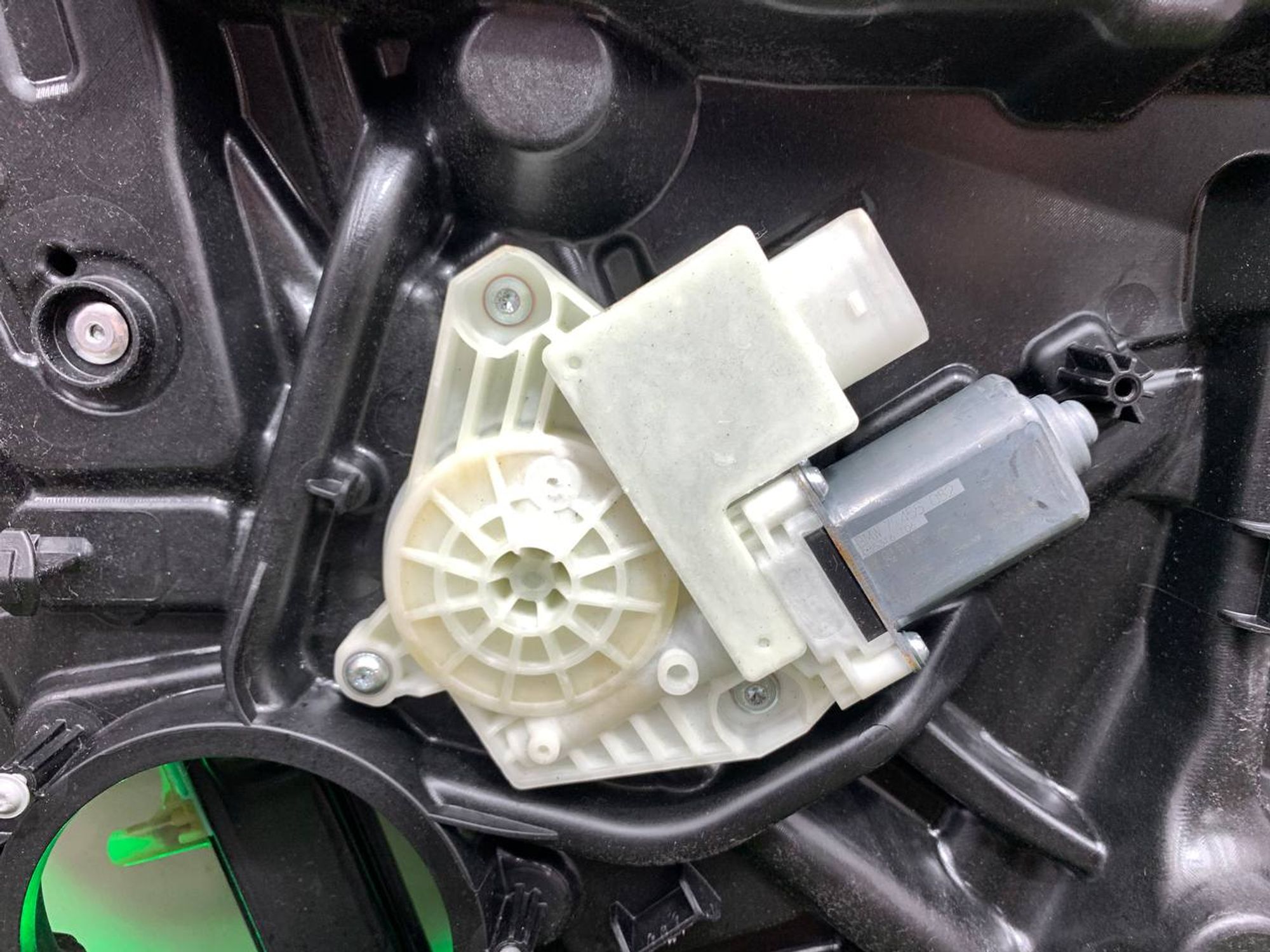 https://ycs.partsauto.market/partsauto-images/thmbs/userImages/h353NjtZg3VDP19b5HMt7LlpbQ93/part/a6de2179-99e7-4716-8f7b-282ed91e0d90_1718180909579.jpg