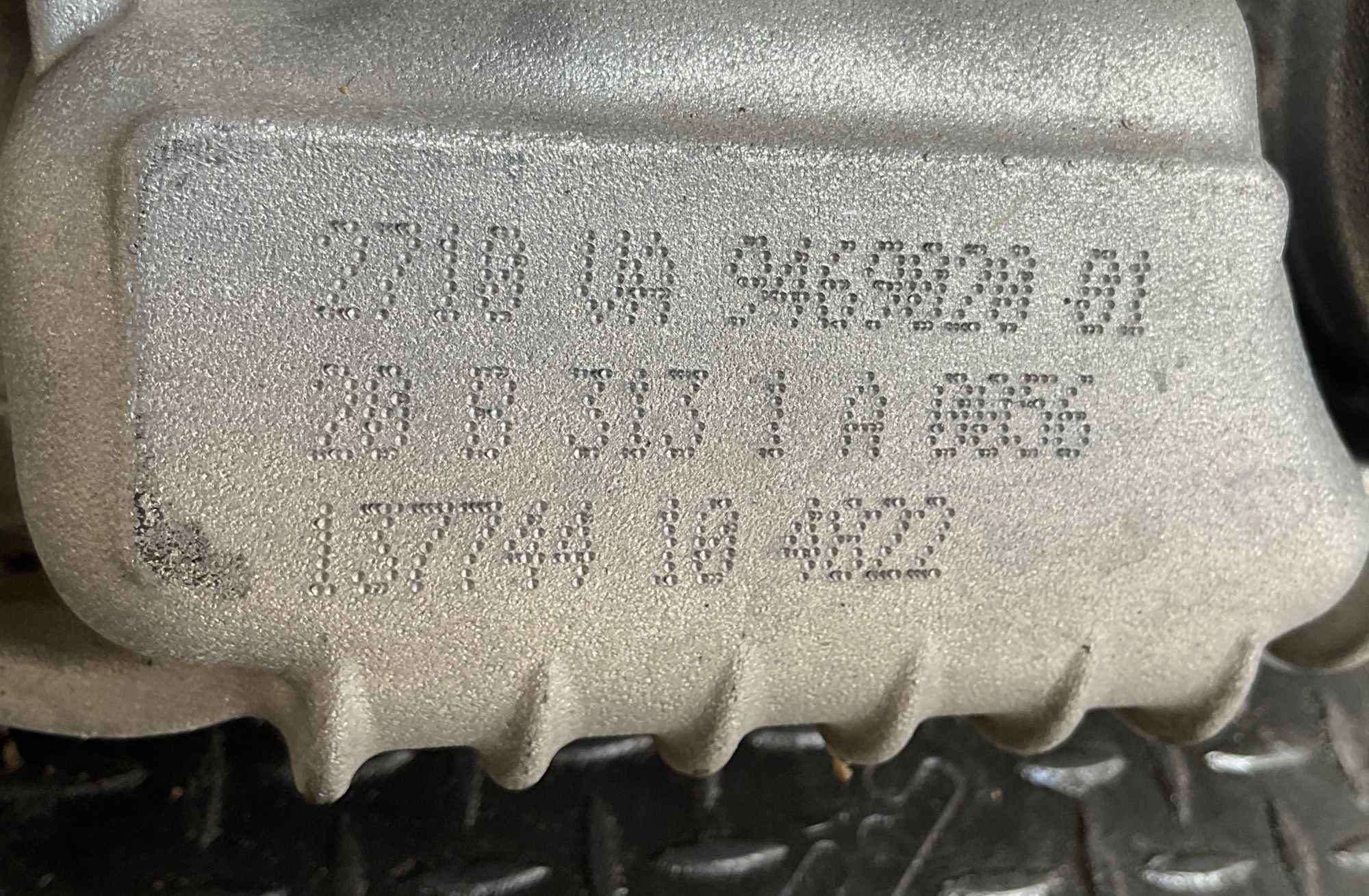 https://ycs.partsauto.market/partsauto-images/thmbs/userImages/h353NjtZg3VDP19b5HMt7LlpbQ93/part/a7a944d1-74fb-4ebd-a637-f2efc2f0d02b_1745658298228.jpg