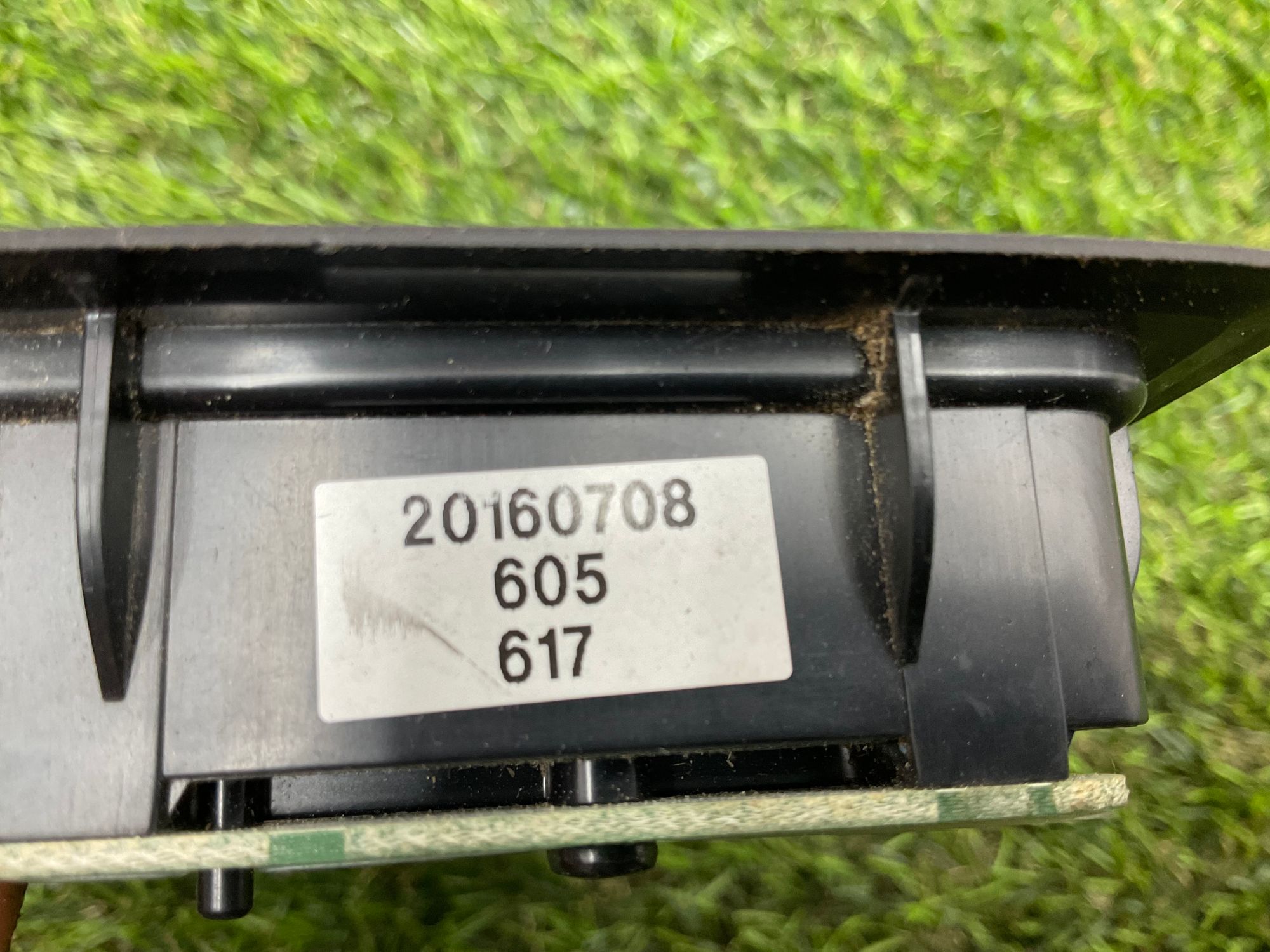 https://ycs.partsauto.market/partsauto-images/thmbs/userImages/h353NjtZg3VDP19b5HMt7LlpbQ93/part/a7d3d588-e23e-4190-bf61-41c93ad82dcb_1785850743655.jpg