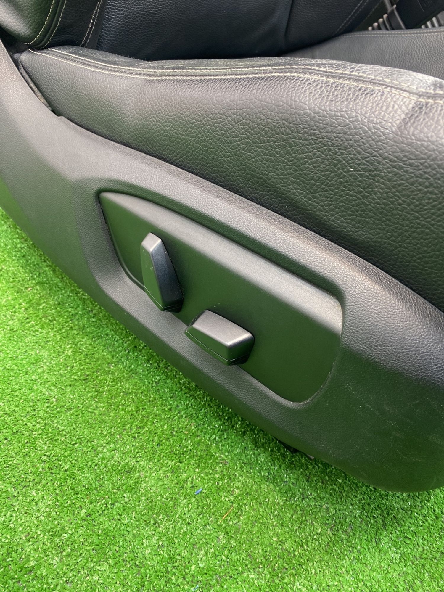 https://ycs.partsauto.market/partsauto-images/thmbs/userImages/h353NjtZg3VDP19b5HMt7LlpbQ93/part/a8544a3f-c955-45d8-abcc-0ccdbf3760e4_1742549268961.jpg