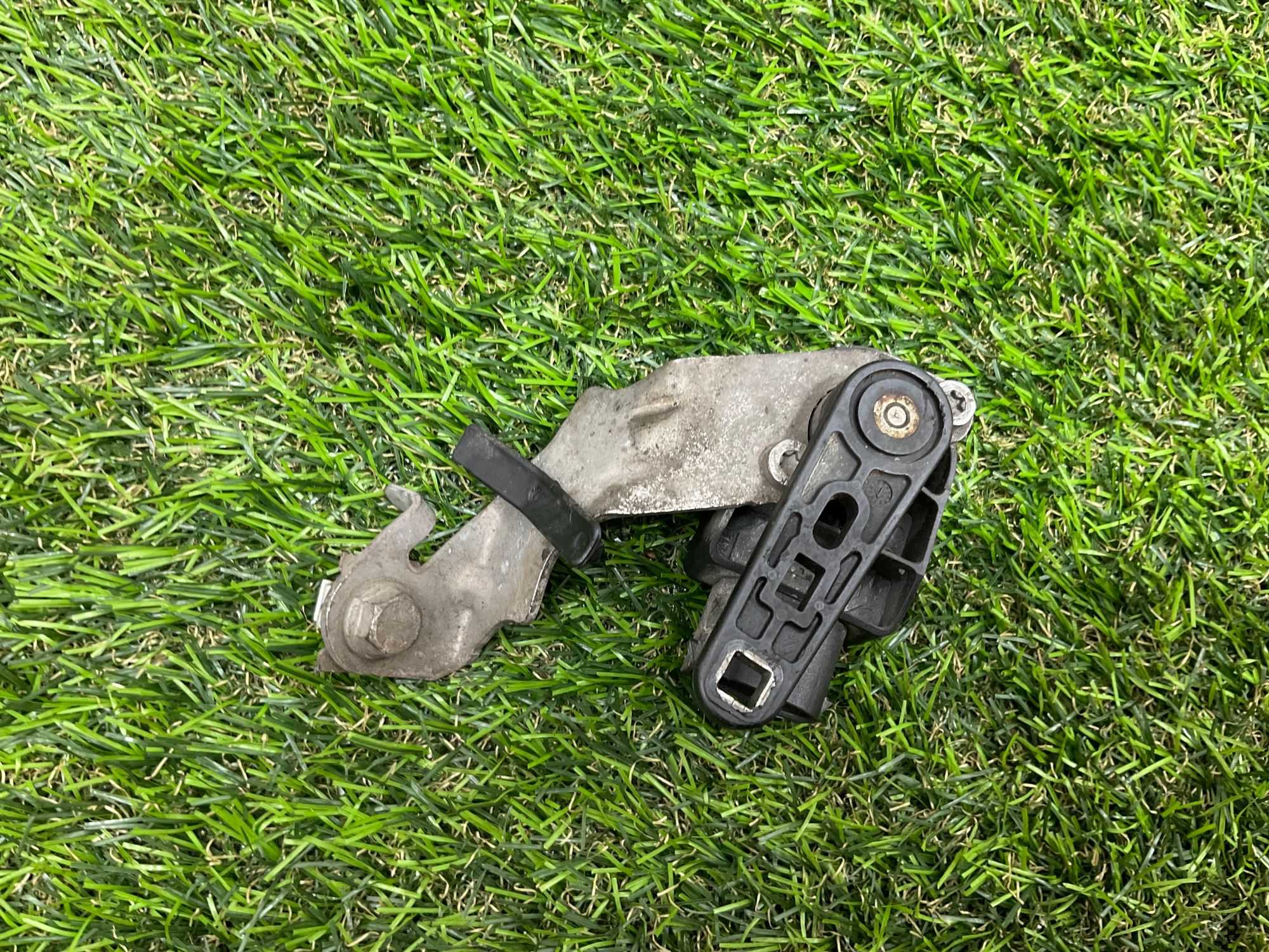 https://ycs.partsauto.market/partsauto-images/thmbs/userImages/h353NjtZg3VDP19b5HMt7LlpbQ93/part/a85a4751-6b76-452c-9134-b925fb8a58dc_1781517628495.jpg