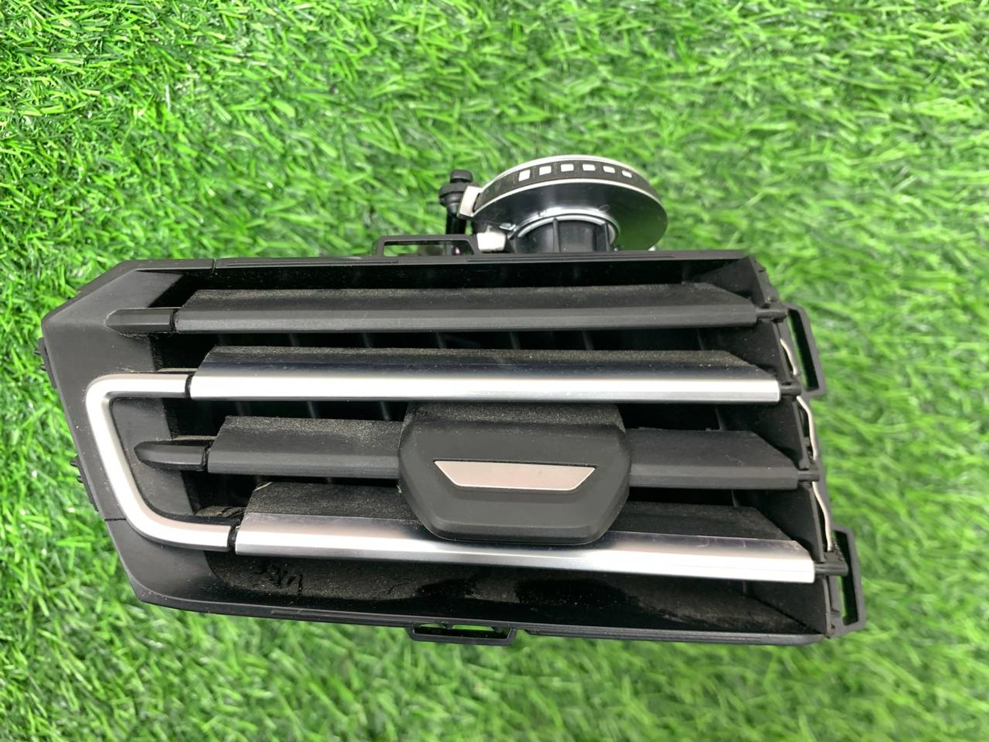 https://ycs.partsauto.market/partsauto-images/thmbs/userImages/h353NjtZg3VDP19b5HMt7LlpbQ93/part/a8bf2c84-70dd-465c-b097-275cd599da70_1732868586082.jpg