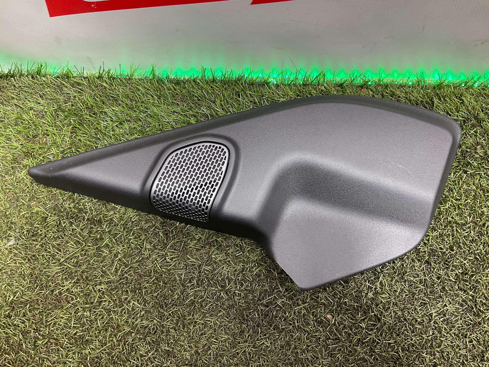 Накладка двери внутренняя левая Land Rover Defender II 2023, 4500 рублей, Москва