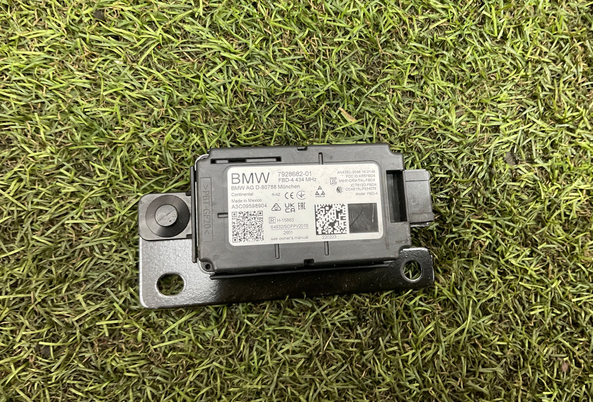 https://ycs.partsauto.market/partsauto-images/thmbs/userImages/h353NjtZg3VDP19b5HMt7LlpbQ93/part/a9a99de3-9b3b-4141-b14c-7ff976f672f2_1766002719435.jpg