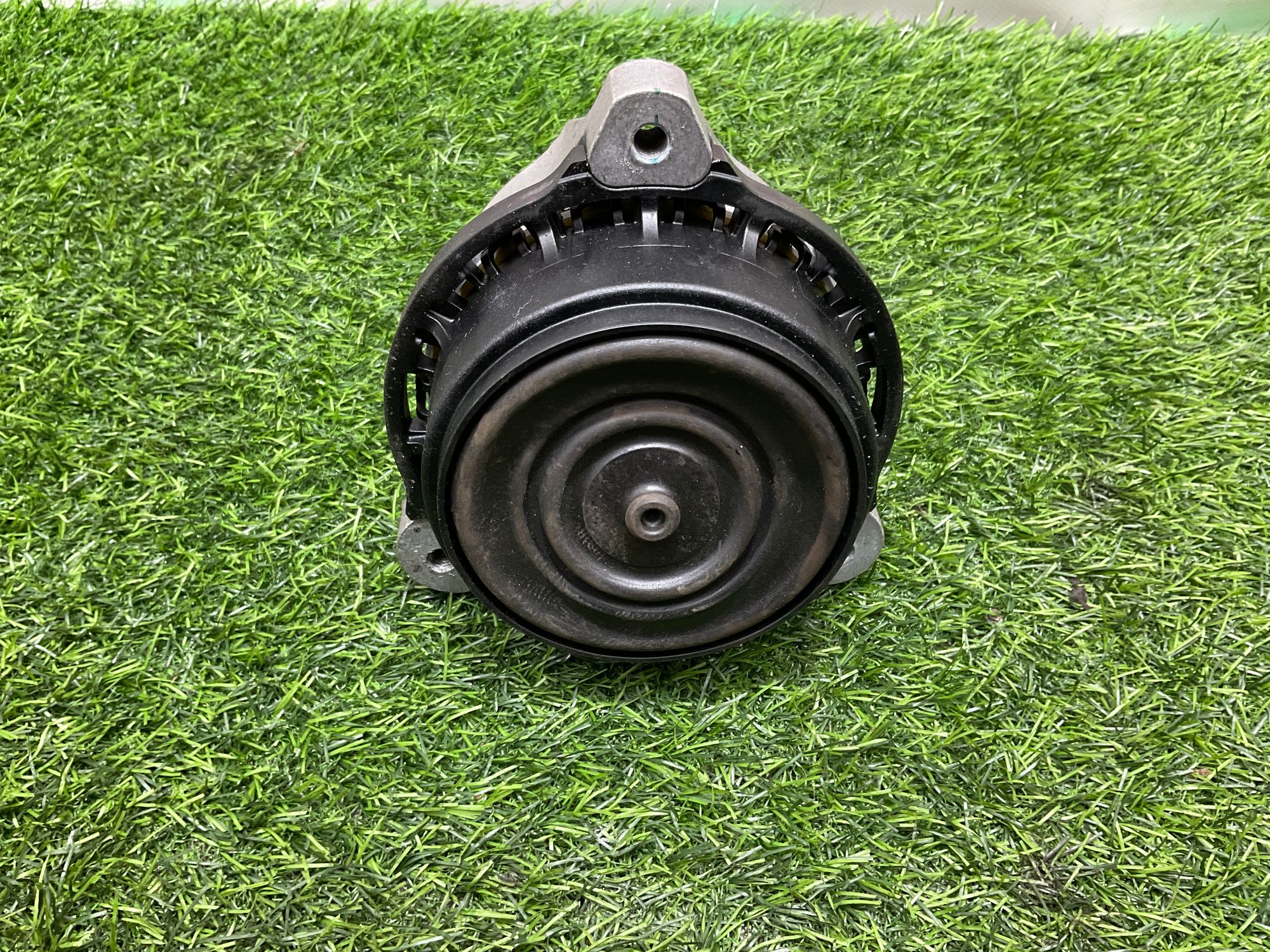 https://ycs.partsauto.market/partsauto-images/thmbs/userImages/h353NjtZg3VDP19b5HMt7LlpbQ93/part/a9d35a00-f984-4f58-aca7-c8a5a7cd8b21_1734080594005.jpg
