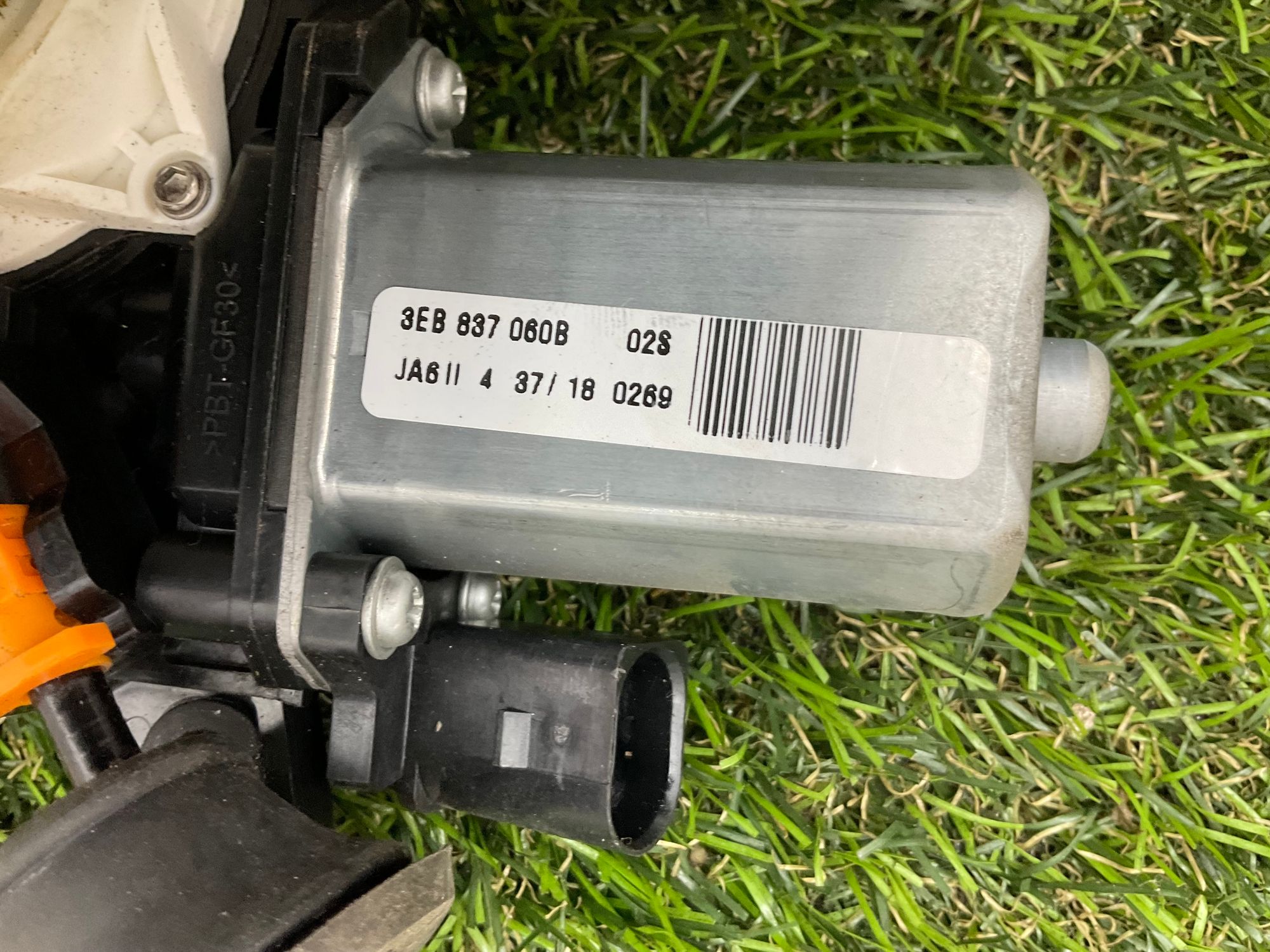 https://ycs.partsauto.market/partsauto-images/thmbs/userImages/h353NjtZg3VDP19b5HMt7LlpbQ93/part/aa37bcb6-fe0b-4a96-aab8-ad1051b50db2_1786369937540.jpg