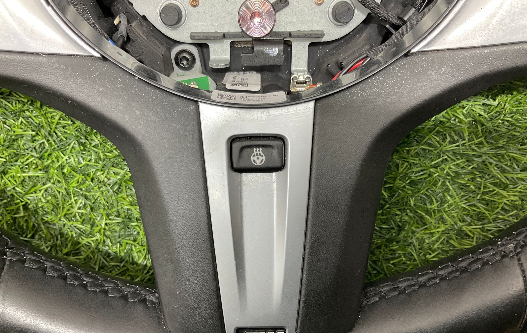 https://ycs.partsauto.market/partsauto-images/thmbs/userImages/h353NjtZg3VDP19b5HMt7LlpbQ93/part/aa42f964-e0e1-4584-9ddc-00901a78cab9_1735128777243.jpg