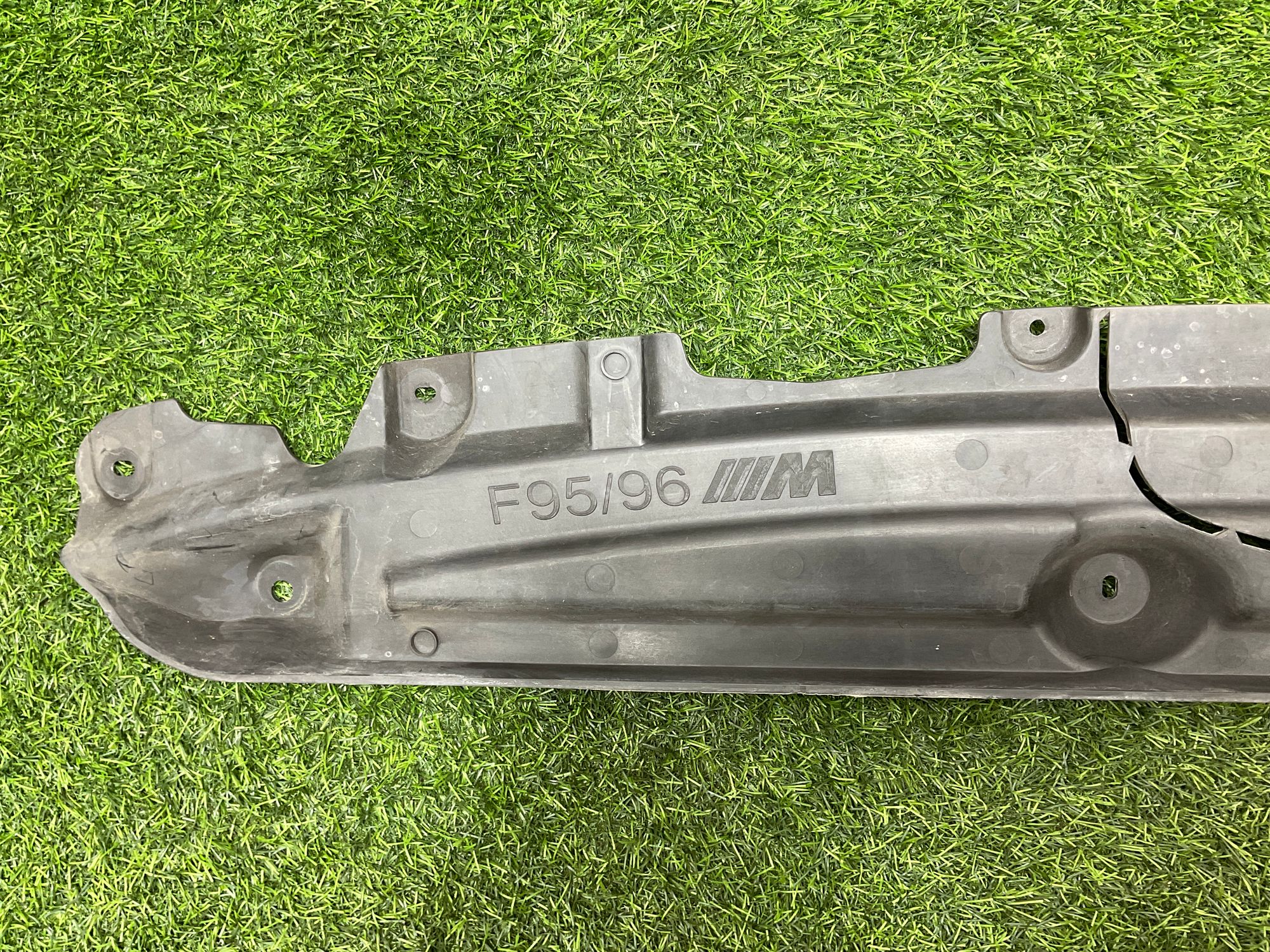 https://ycs.partsauto.market/partsauto-images/thmbs/userImages/h353NjtZg3VDP19b5HMt7LlpbQ93/part/aab1862d-3562-4c91-80d0-841300131146_1734683273312.jpg