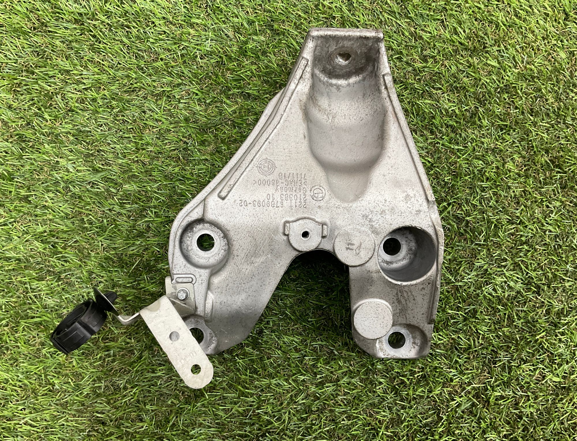 Кронштейн двигателя левый BMW 3 серия, F30/F31 N55, 1500 рублей, Москва