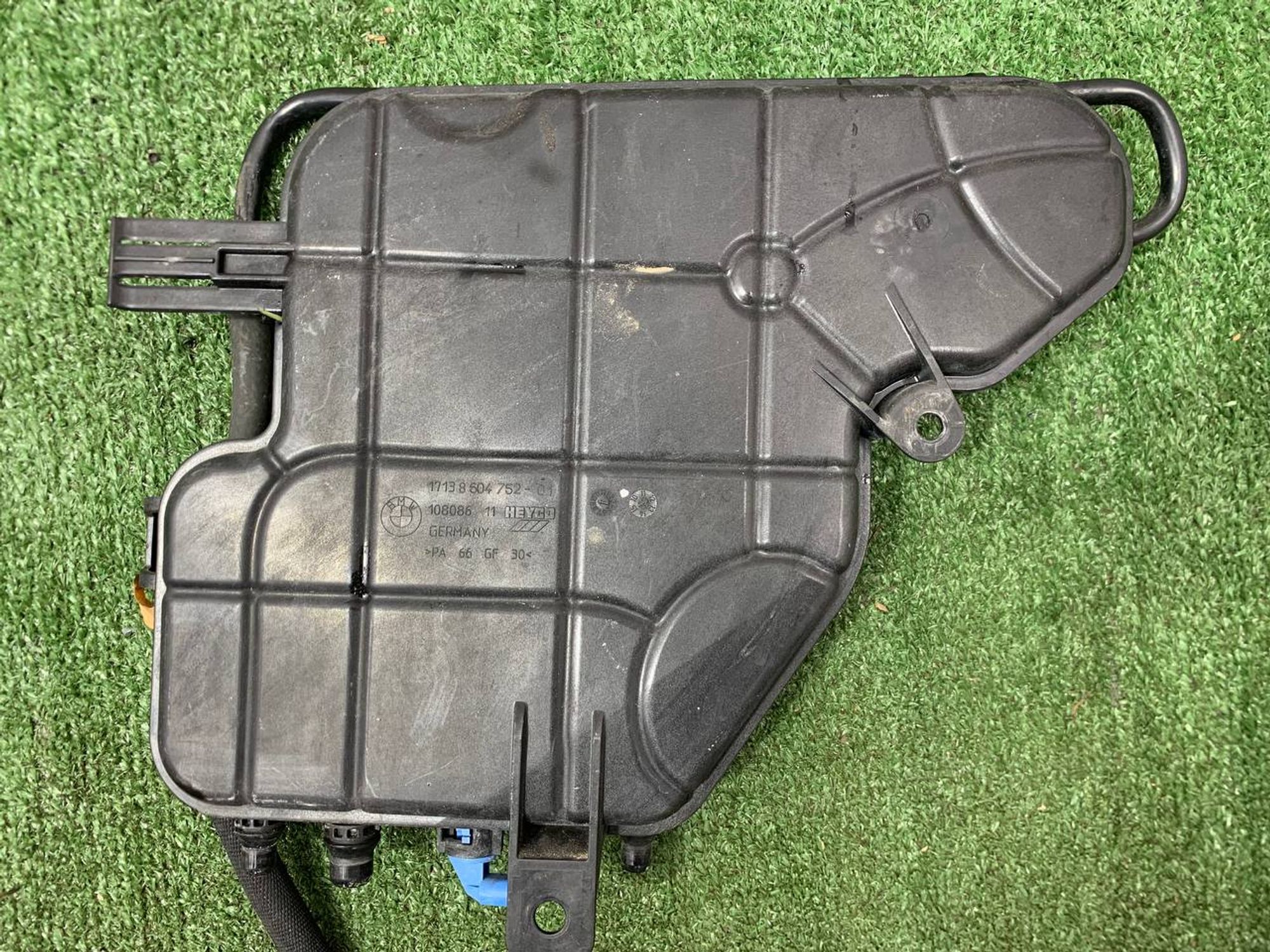 https://ycs.partsauto.market/partsauto-images/thmbs/userImages/h353NjtZg3VDP19b5HMt7LlpbQ93/part/ab1b31ad-d6e6-4ffd-a95a-4cdebb14f014_1729936204891.jpg