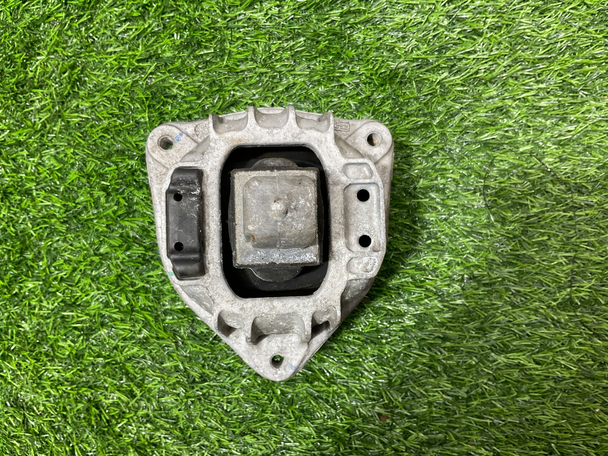 https://ycs.partsauto.market/partsauto-images/thmbs/userImages/h353NjtZg3VDP19b5HMt7LlpbQ93/part/ab48a983-5772-4a65-8c8d-fe0c5a39adf3_1733928081818.jpg