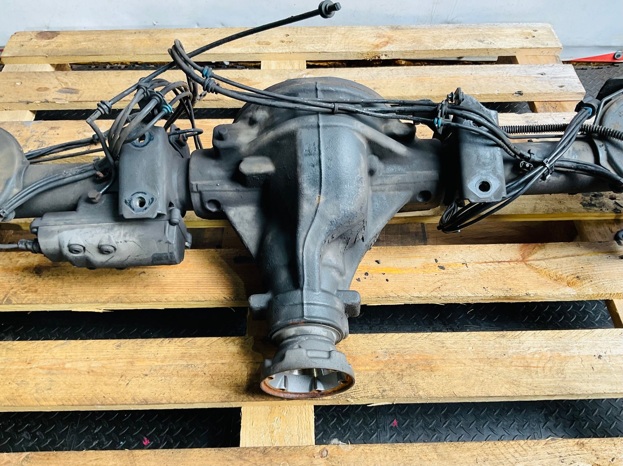 https://ycs.partsauto.market/partsauto-images/thmbs/userImages/h353NjtZg3VDP19b5HMt7LlpbQ93/part/acbd063e-00ed-4690-b9ab-f9f1021f35c2_1789459810944.jpg