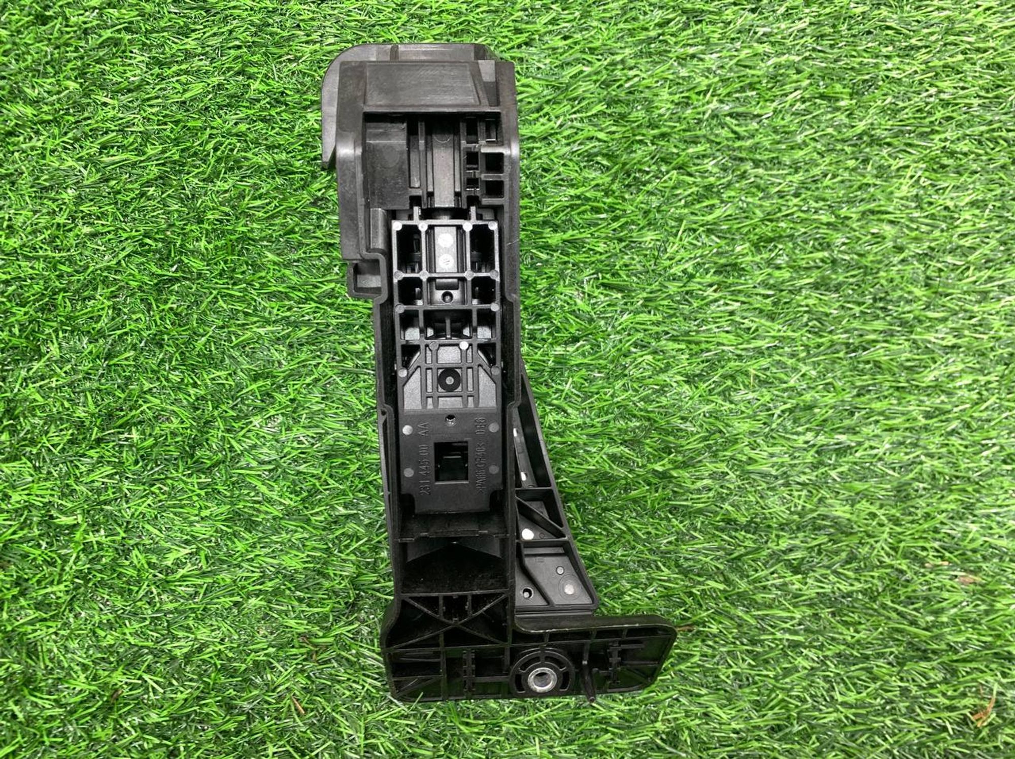 https://ycs.partsauto.market/partsauto-images/thmbs/userImages/h353NjtZg3VDP19b5HMt7LlpbQ93/part/adf4a7bb-8fe3-4c4b-a3c3-6fc18b3f1aee_1732868632998.jpg