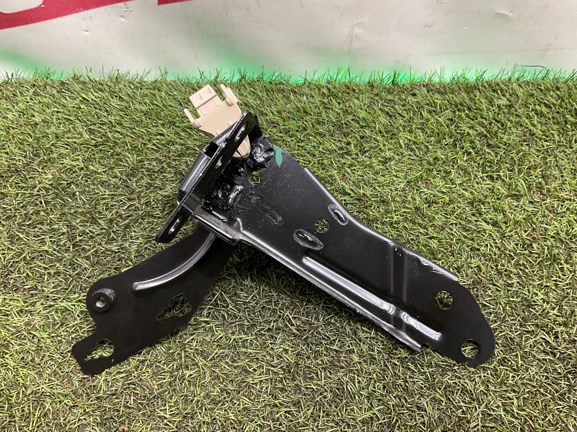 Крепление заднего сиденья левое BMW X5 G05 рестайлинг 2025, 1000 рублей, Москва