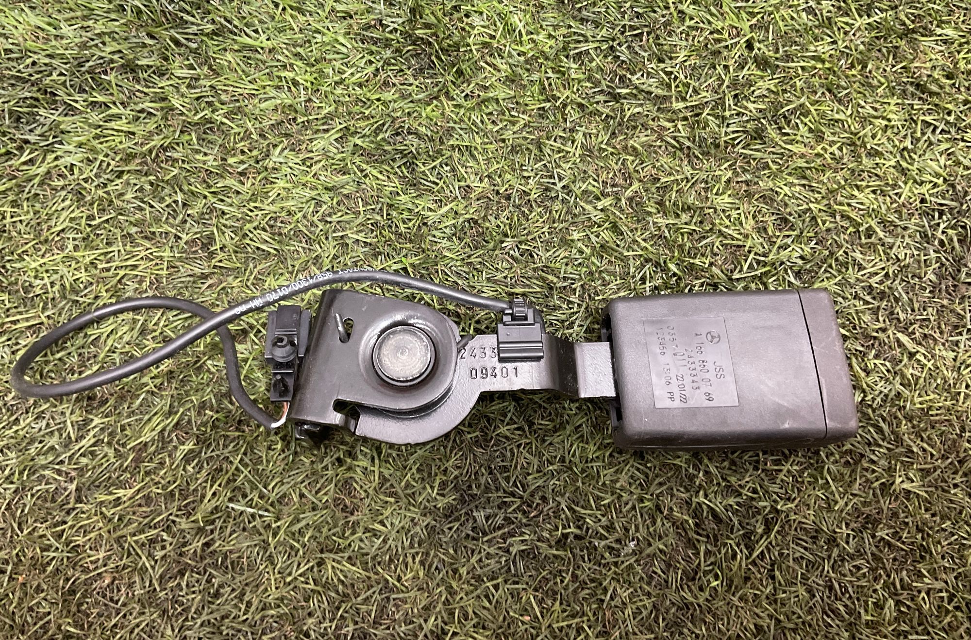 Замок ремня безопасности задний левый Mercedes-Benz GL-Класс X166 (2012—2016) 2015, 1000 рублей, Москва