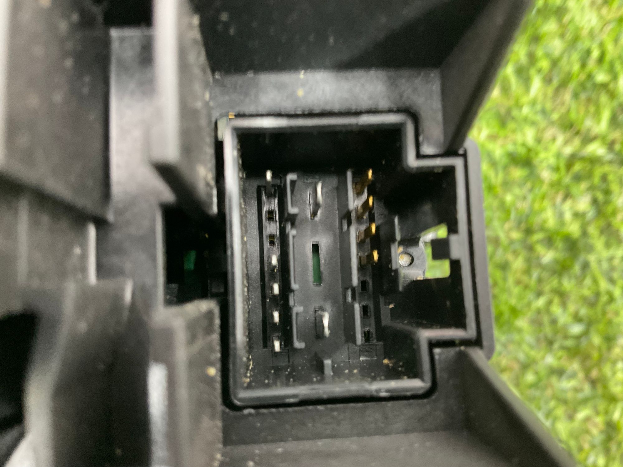 https://ycs.partsauto.market/partsauto-images/thmbs/userImages/h353NjtZg3VDP19b5HMt7LlpbQ93/part/aee6a11d-e78d-4134-92d8-dcac2b614b26_1785851542822.jpg