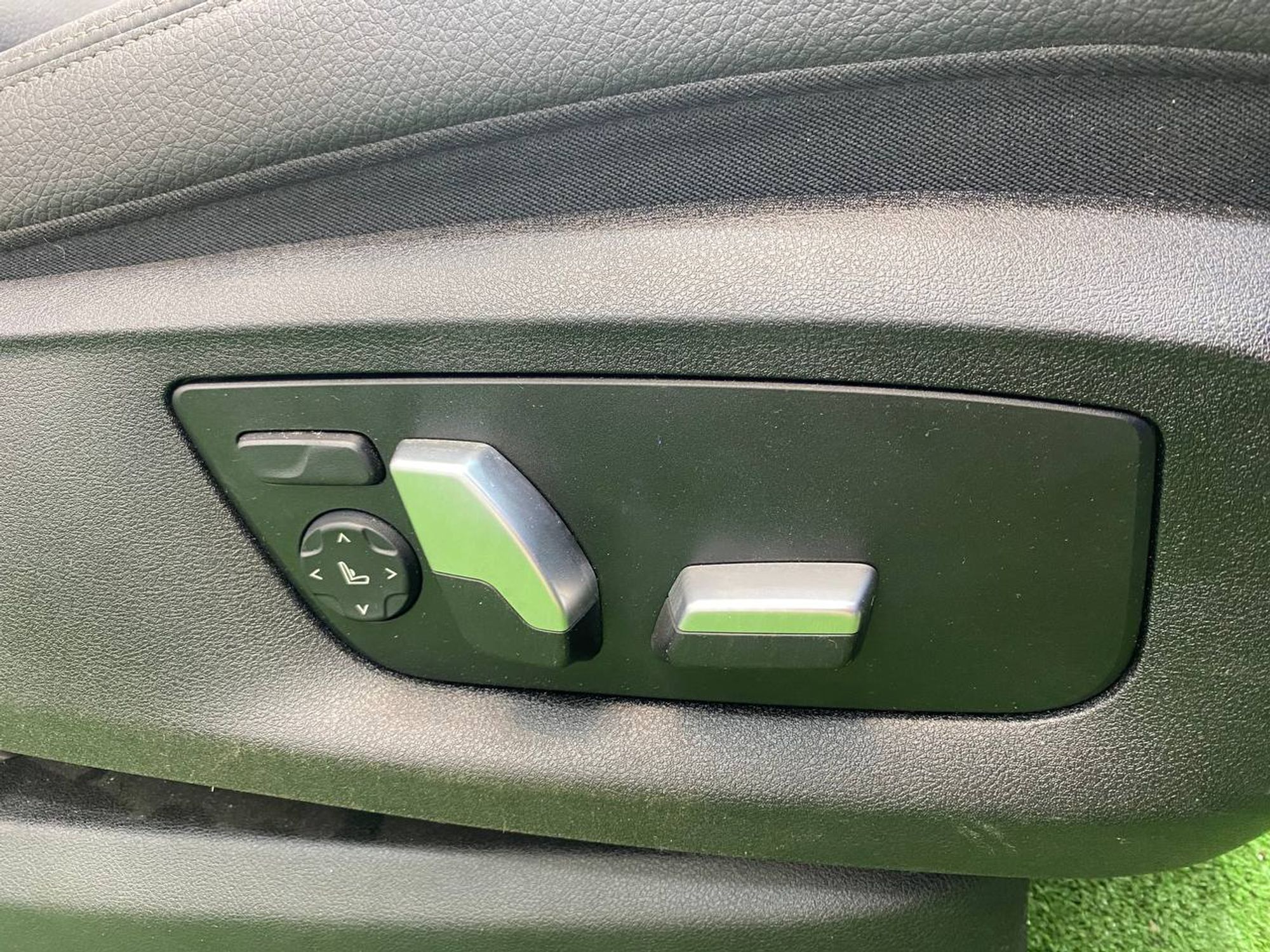 https://ycs.partsauto.market/partsauto-images/thmbs/userImages/h353NjtZg3VDP19b5HMt7LlpbQ93/part/aefb25b2-84f6-4811-8329-354dc6c30c33_1745844711194.jpg