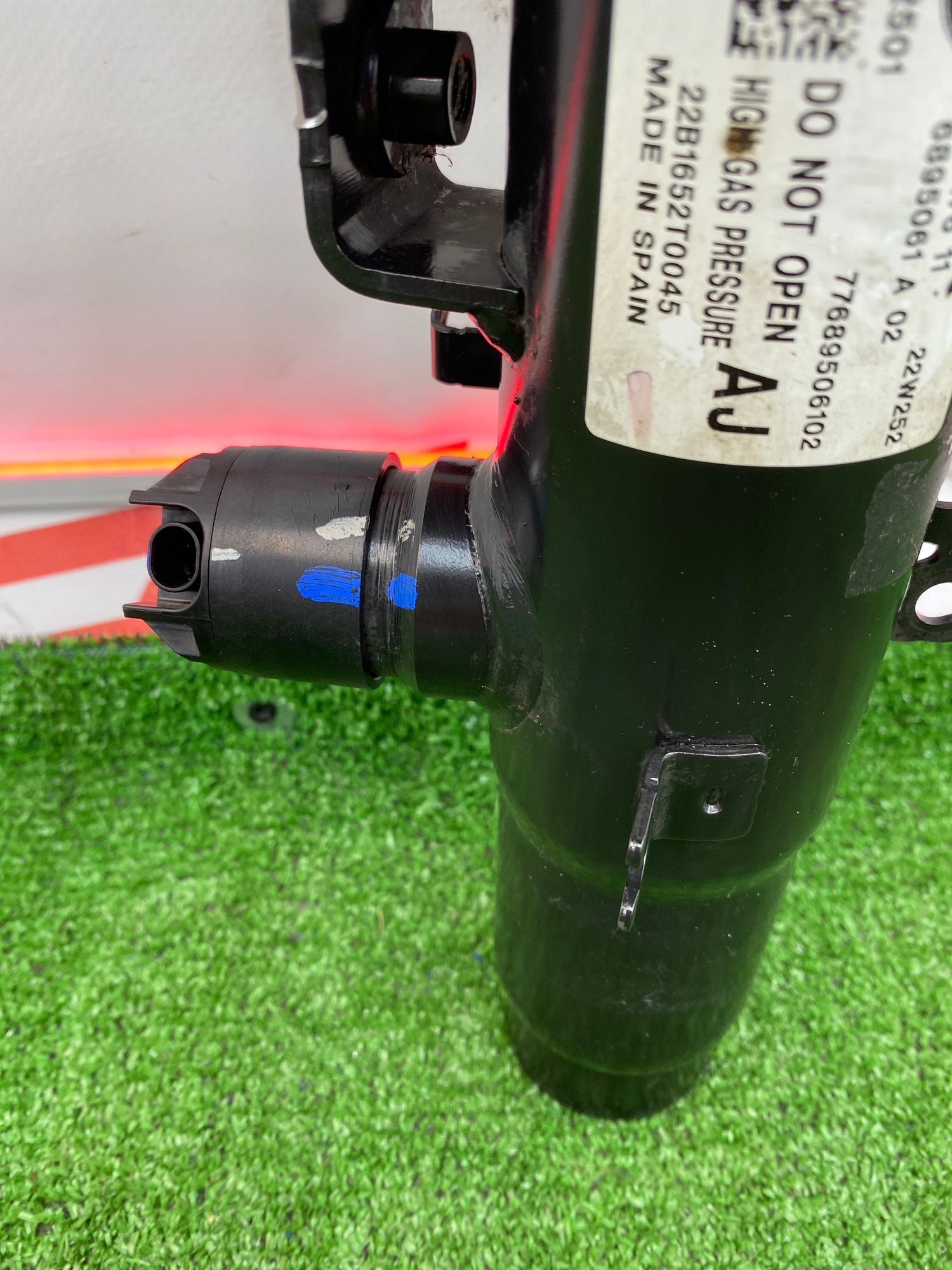 https://ycs.partsauto.market/partsauto-images/thmbs/userImages/h353NjtZg3VDP19b5HMt7LlpbQ93/part/af8fd8c1-d33a-4290-af9b-a76a1a16d84b_1748954539525.jpg