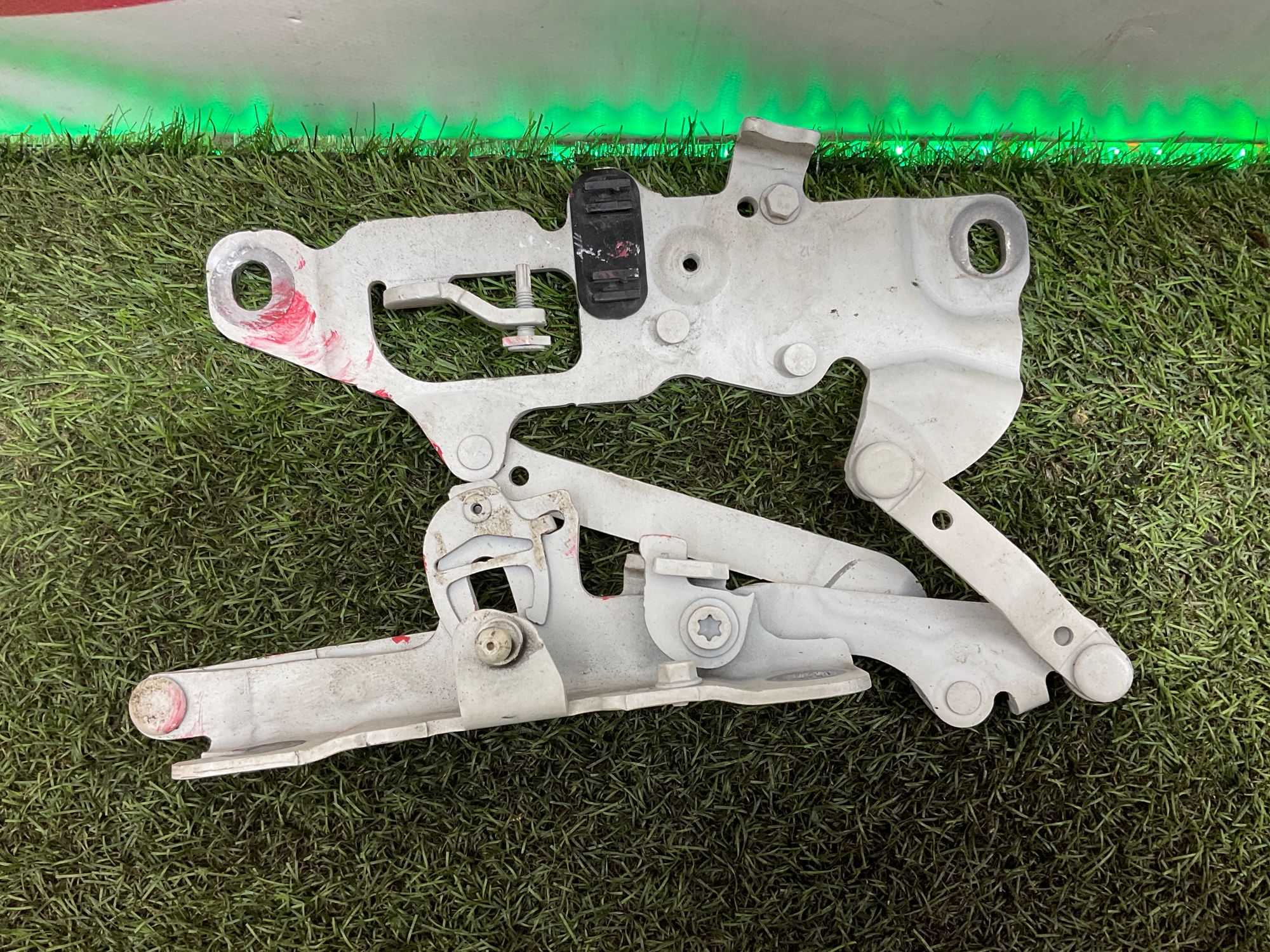 Петля капота левая BMW 5 серия, F10/F11/F07 рестайлинг, 2000 рублей, Москва