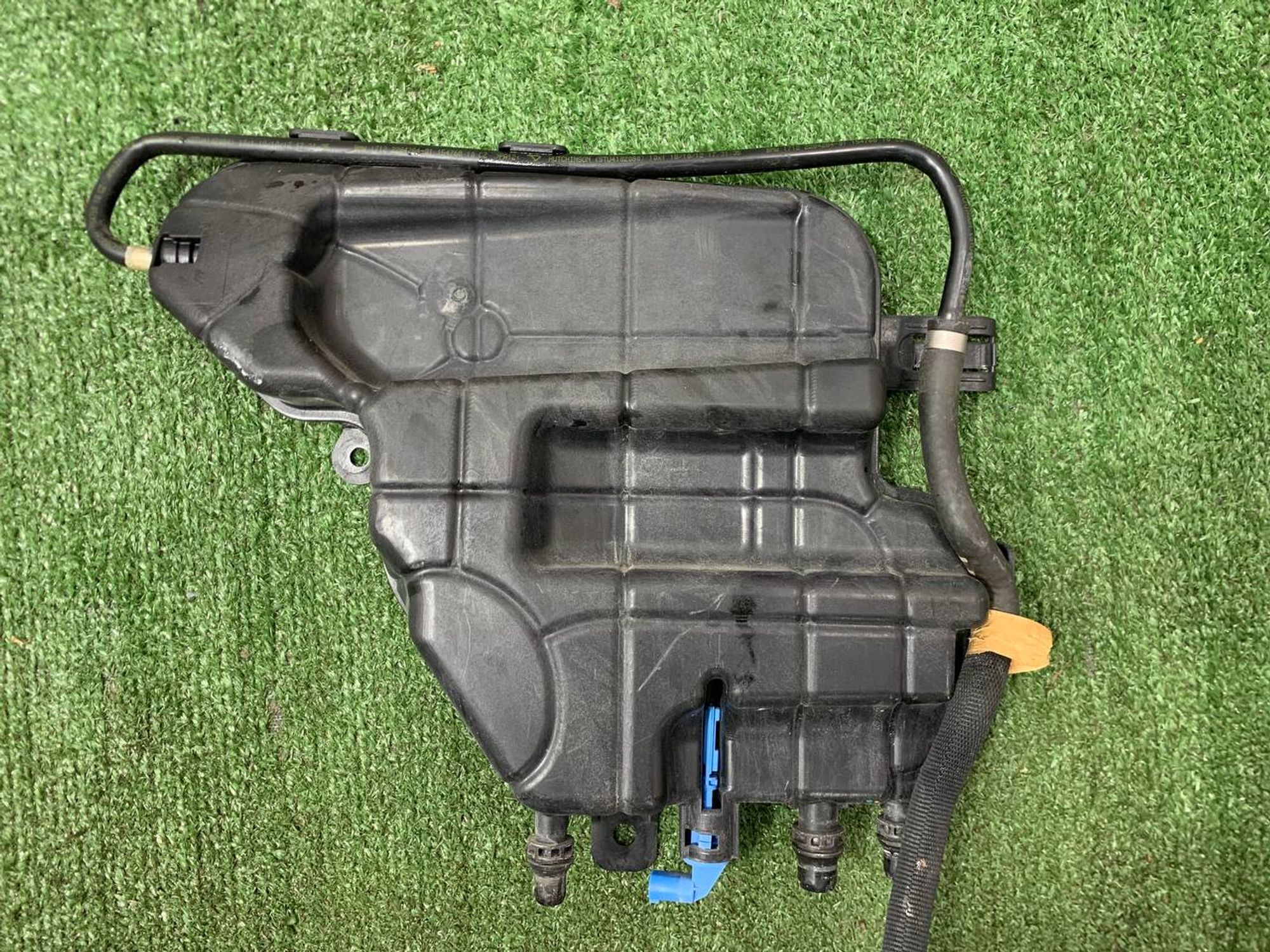 https://ycs.partsauto.market/partsauto-images/thmbs/userImages/h353NjtZg3VDP19b5HMt7LlpbQ93/part/b1999b5c-4be0-4992-b079-3daf41f188e1_1729936204656.jpg