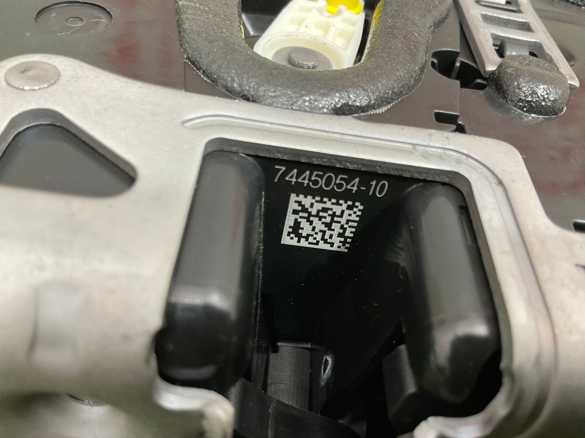 https://ycs.partsauto.market/partsauto-images/thmbs/userImages/h353NjtZg3VDP19b5HMt7LlpbQ93/part/b19fa4c7-6553-4675-8e46-8d2340572c6e_1781517353791.jpg