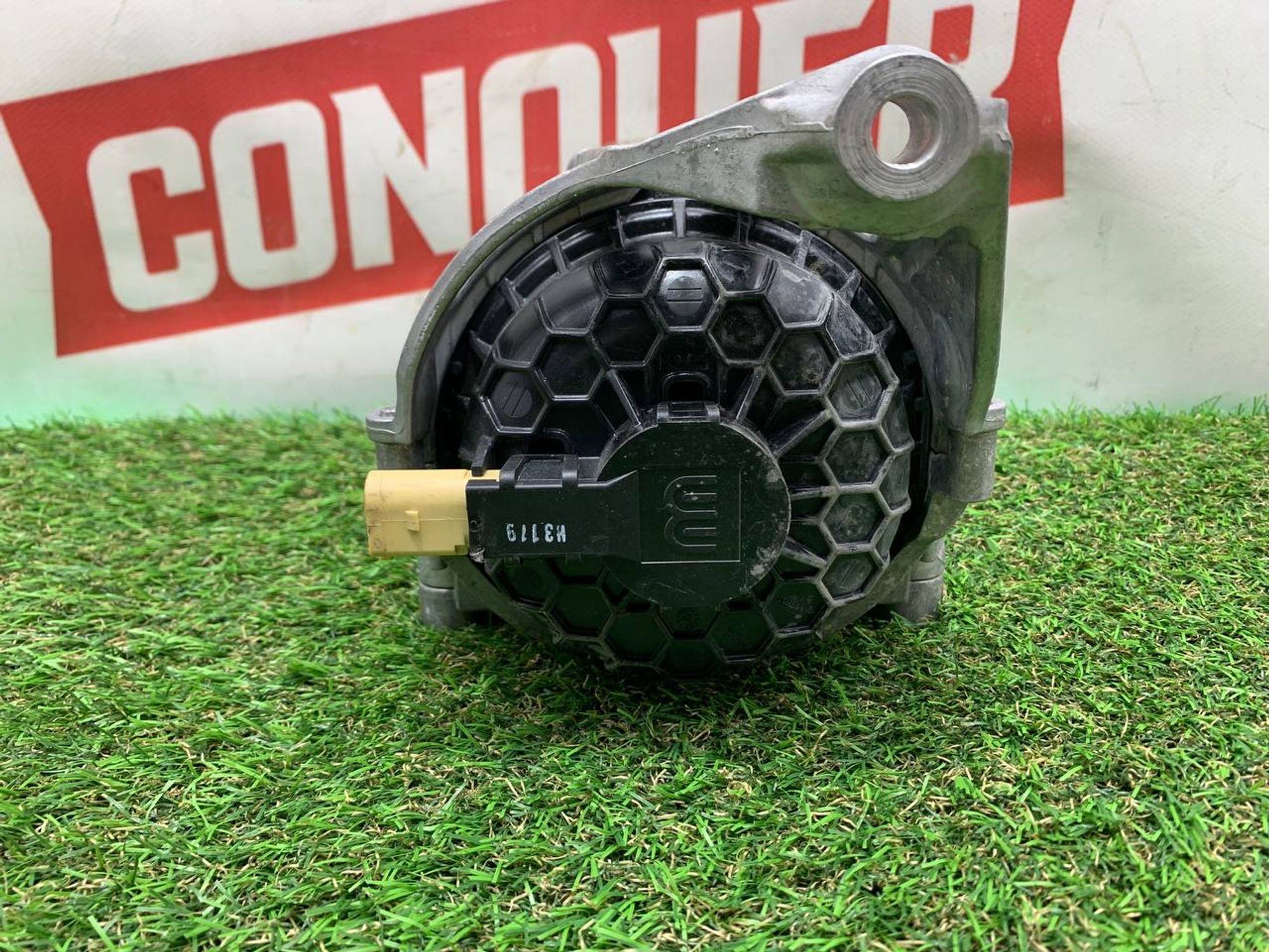 https://ycs.partsauto.market/partsauto-images/thmbs/userImages/h353NjtZg3VDP19b5HMt7LlpbQ93/part/b2770644-cf9b-4b37-9776-73688fcbc47f_1716196708840.jpg
