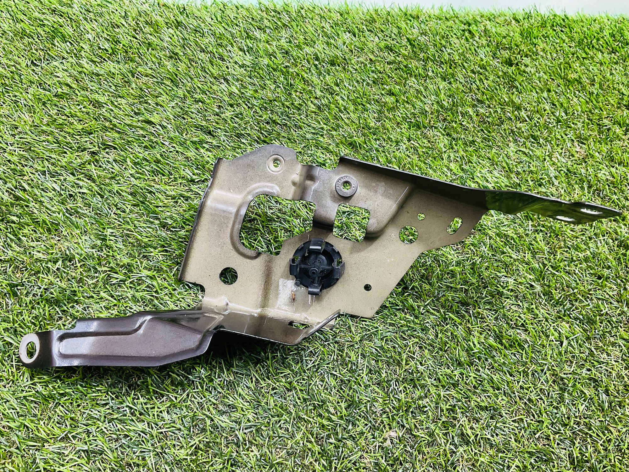 https://ycs.partsauto.market/partsauto-images/thmbs/userImages/h353NjtZg3VDP19b5HMt7LlpbQ93/part/b2f4a2cd-03c5-436e-b603-e033e8f33661_1785405342240.jpg
