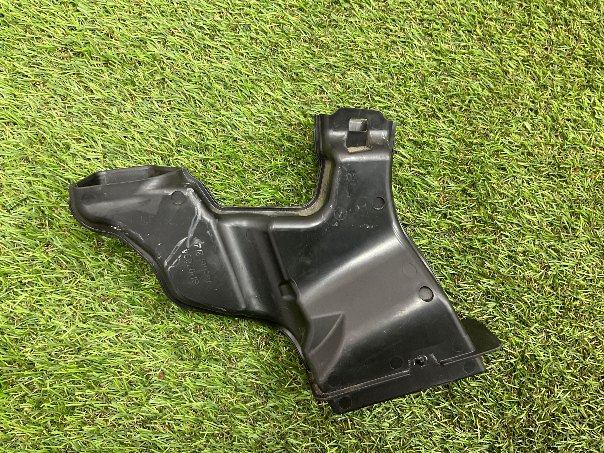 Водосток капота BMW 5 серия, G30/G31 рестайлинг, 1000 рублей, Москва