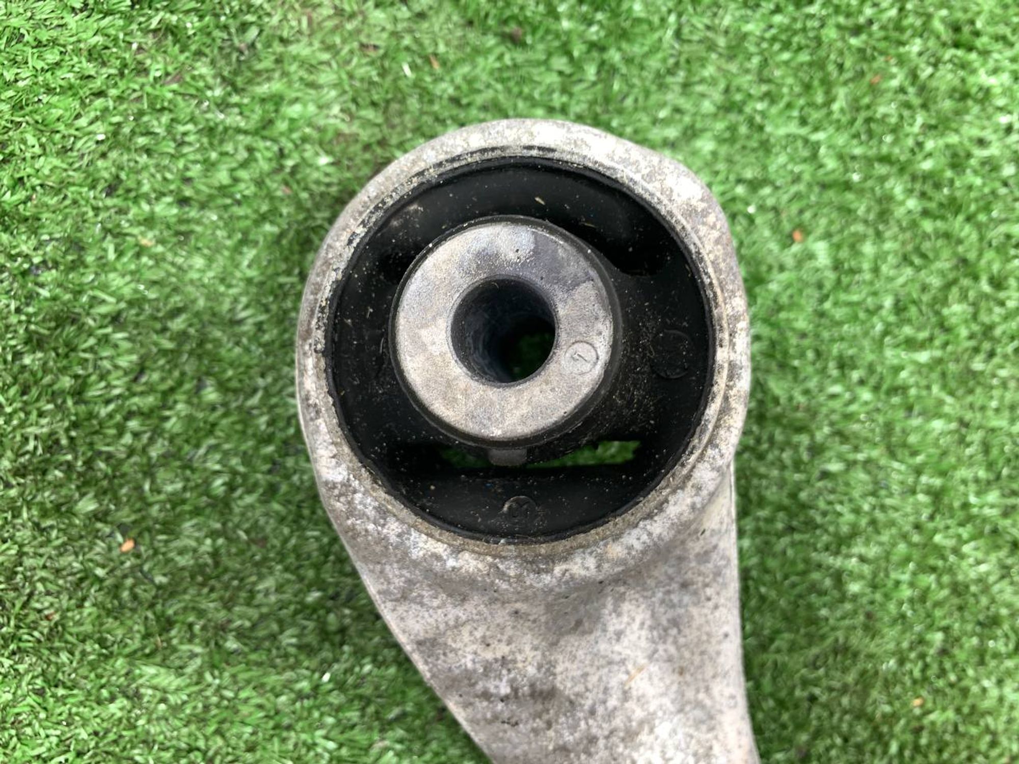 https://ycs.partsauto.market/partsauto-images/thmbs/userImages/h353NjtZg3VDP19b5HMt7LlpbQ93/part/b367c543-7dda-4967-9821-07e3c465a75b_1721034036318.jpg