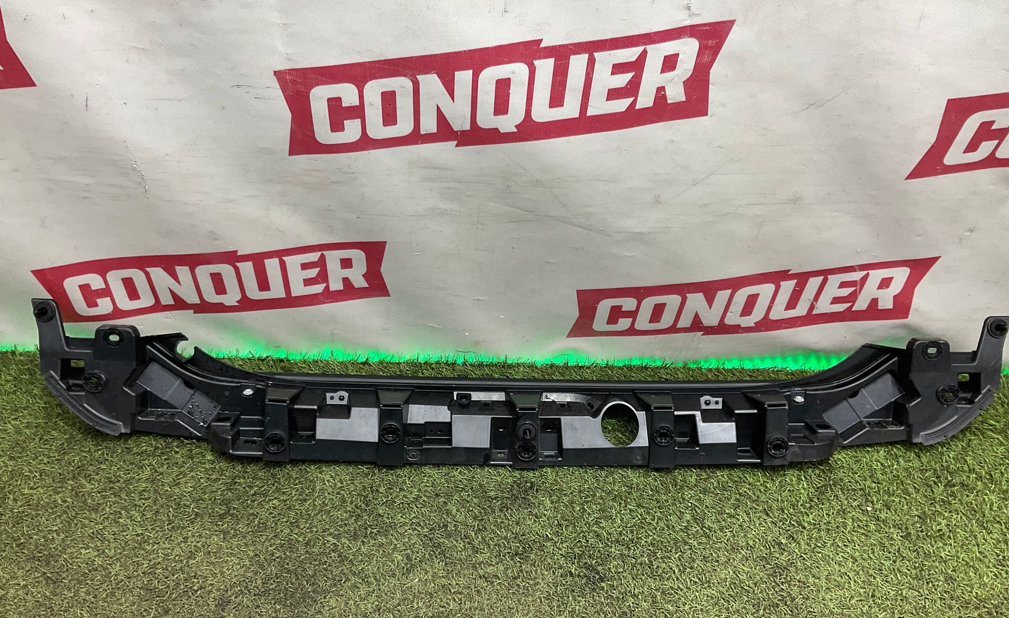 Крепление спойлера крышки багажника Land Rover Defender II L663 2022, 11000 рублей, Москва