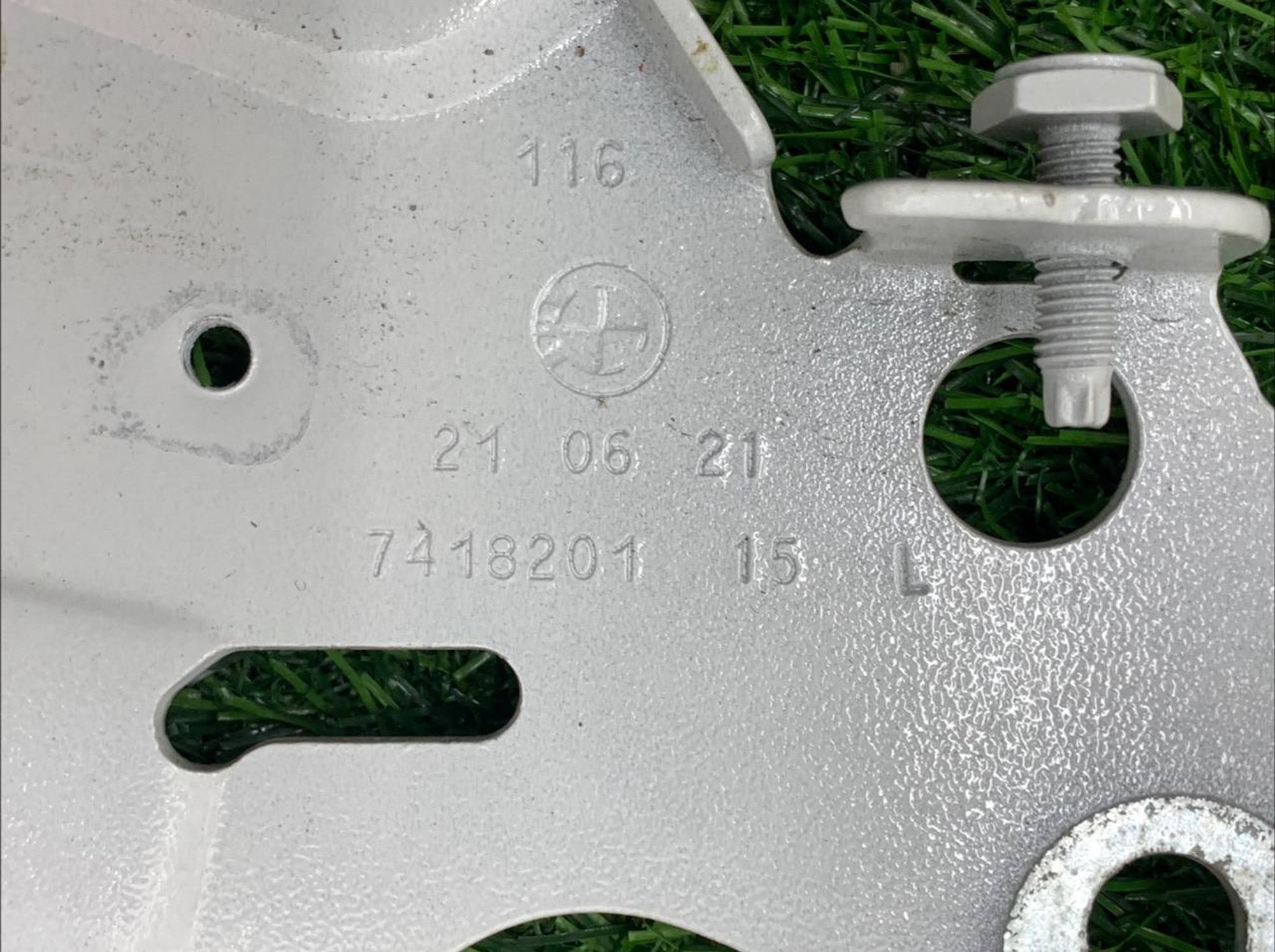 https://ycs.partsauto.market/partsauto-images/thmbs/userImages/h353NjtZg3VDP19b5HMt7LlpbQ93/part/b4a1a536-85da-4df4-a4ec-088b1ccbdc69_1732778782665.jpg