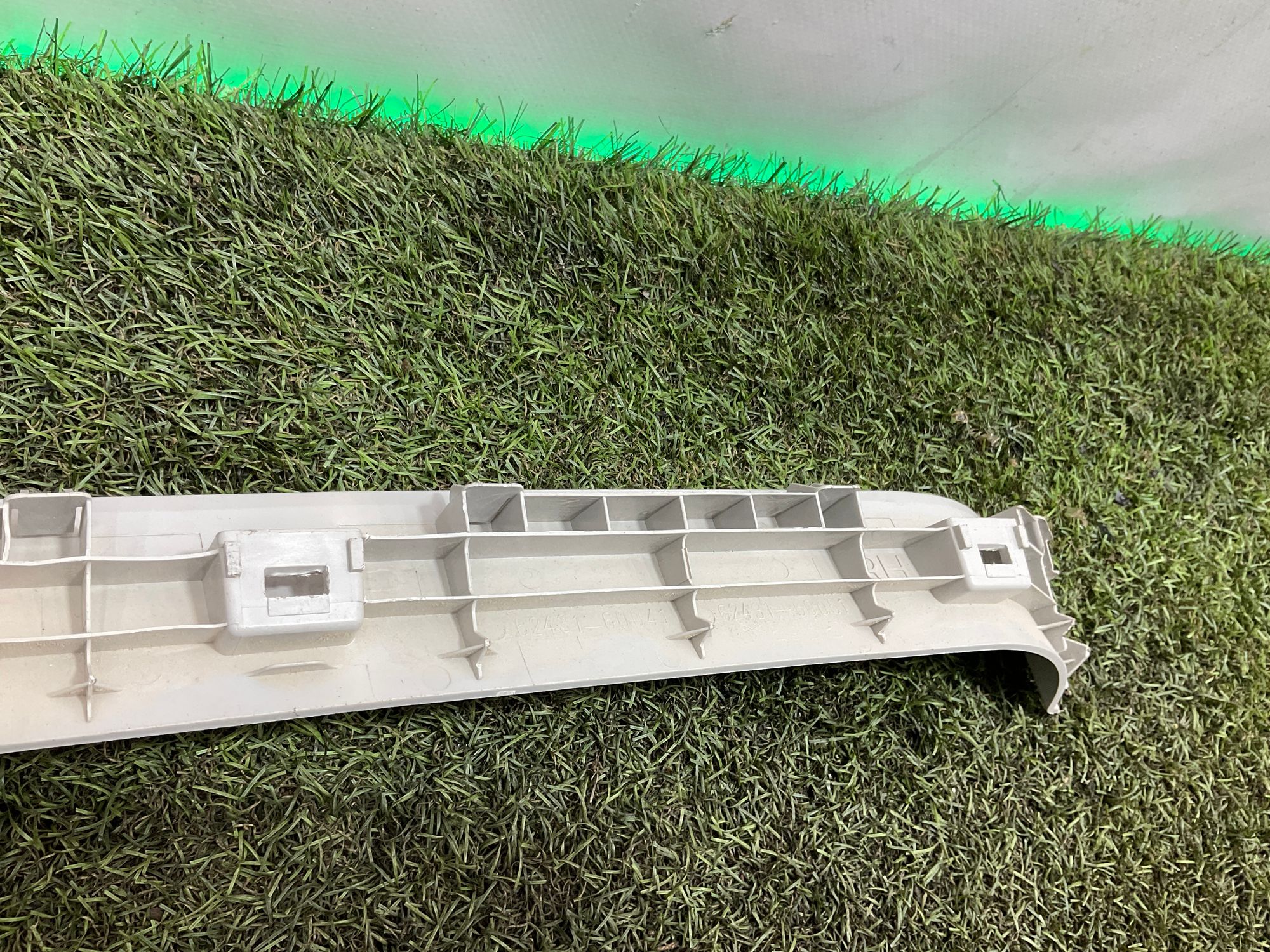 Пластик салона крыши задний правый Toyota Land Cruiser 200 рестайлинг 2 (2015—2023) 2021, 2000 рублей, Москва