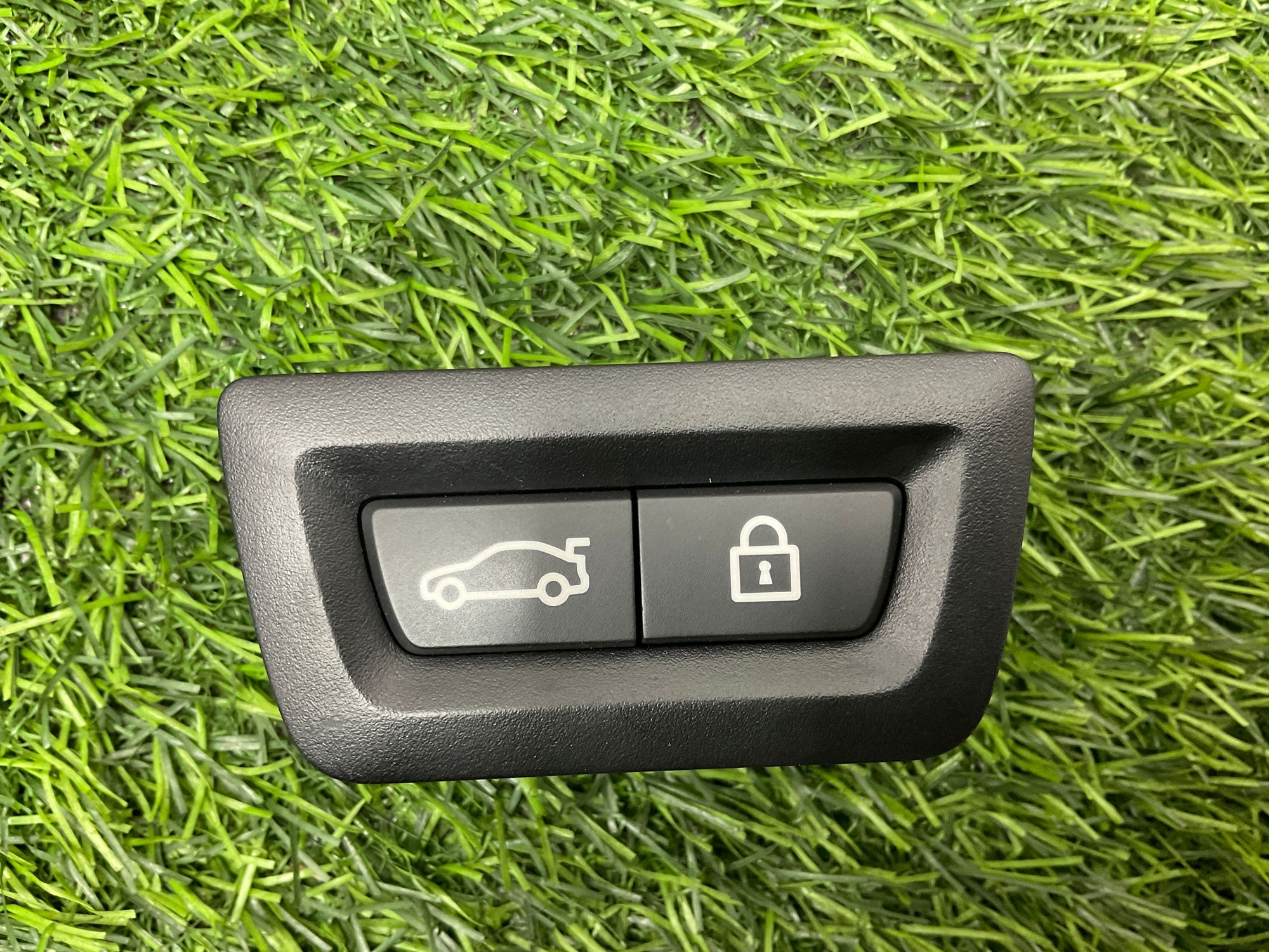 https://ycs.partsauto.market/partsauto-images/thmbs/userImages/h353NjtZg3VDP19b5HMt7LlpbQ93/part/b4b4f533-1b5e-493b-81bb-ade5c7bc61e3_1735134161391.jpg