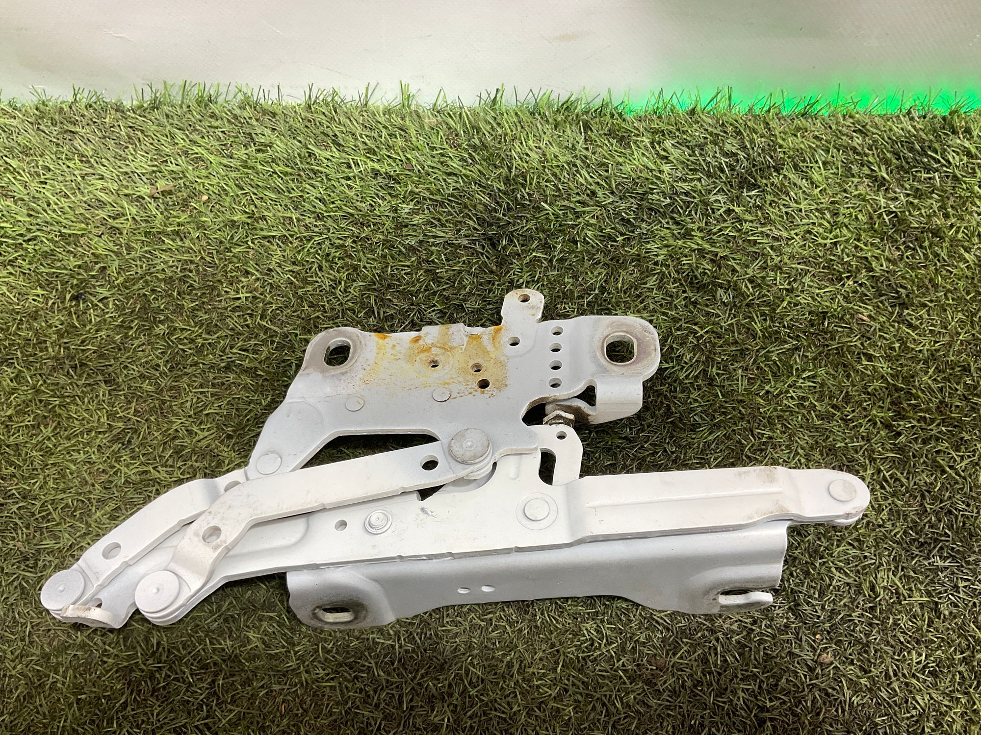 Петля капота левая BMW 3 серия, F30/F31 рестайлинг, 1500 рублей, Москва