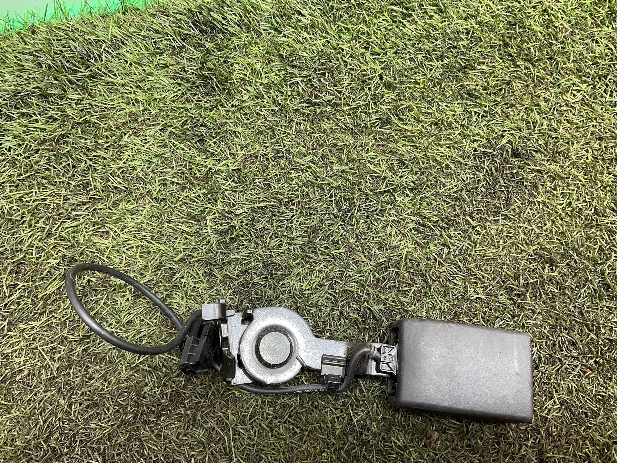 Замок ремня безопасности задний левый Mercedes-Benz GL-Класс X166 (2012—2016) 2015, 1000 рублей, Москва