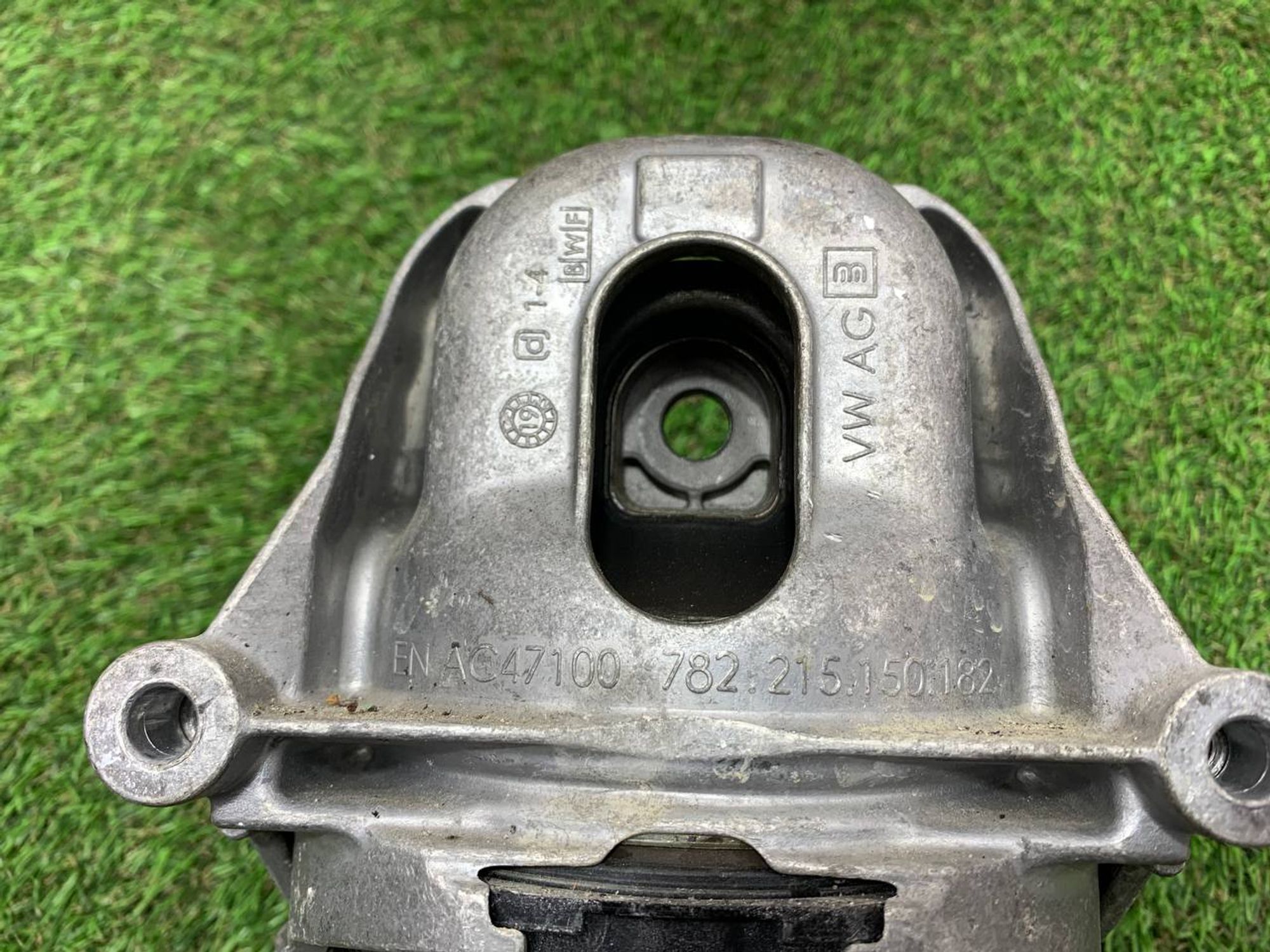 https://ycs.partsauto.market/partsauto-images/thmbs/userImages/h353NjtZg3VDP19b5HMt7LlpbQ93/part/b5d44fa6-b0f2-4fbe-9dd6-73681cfcd608_1716196478576.jpg